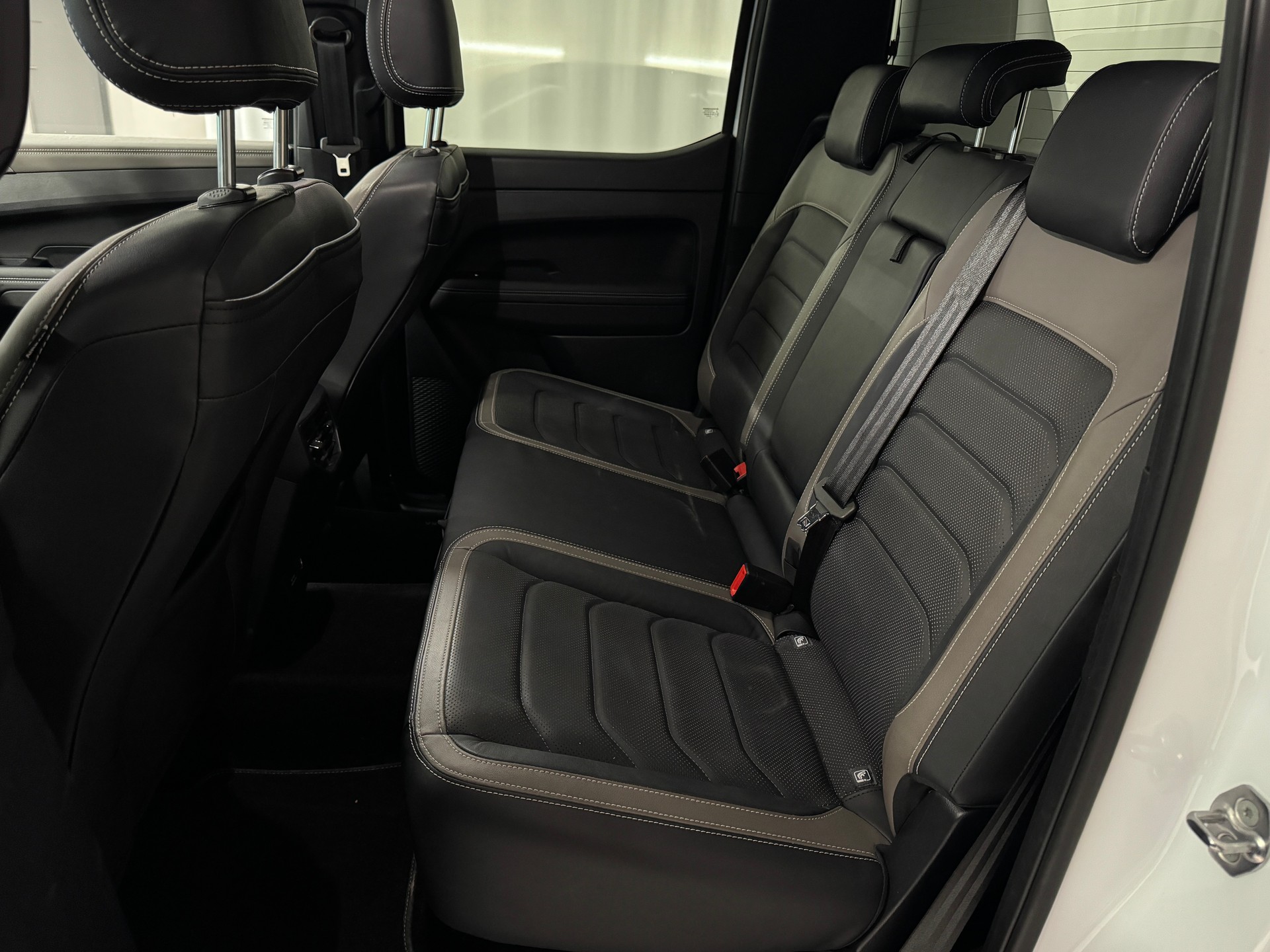 VW Amarok 3.0TDI Aventura Winter 1-image-10