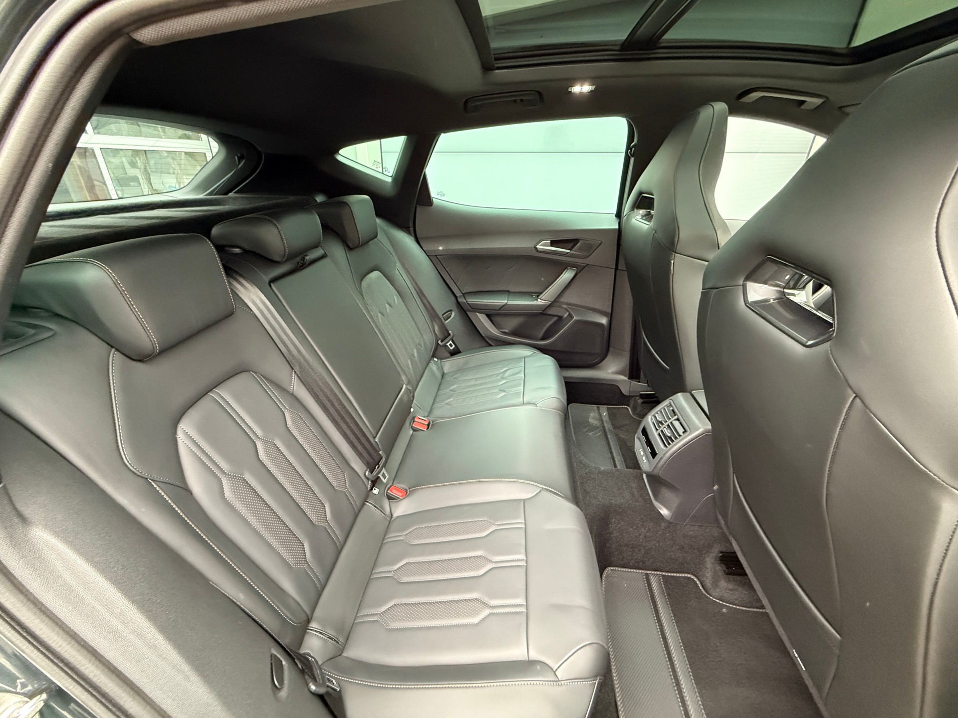 CUPRA Formentor 2.0TSI VZ 4Drive DSG mit Anhängerkupplung & Panoramadach-image-22