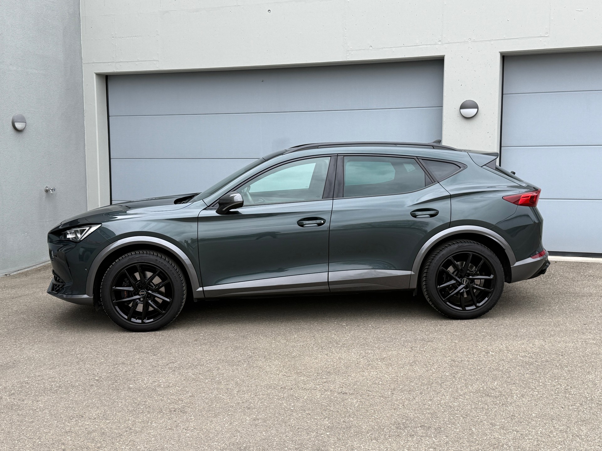 CUPRA Formentor 2.0TSI VZ 4Drive DSG mit Anhängerkupplung & Panoramadach-image-1