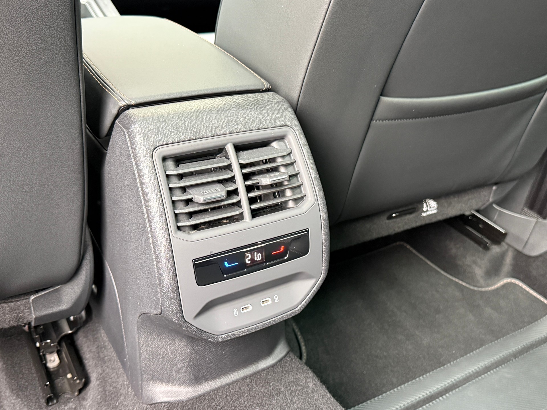 CUPRA Formentor 2.0TSI VZ 4Drive DSG mit Anhängerkupplung & Panoramadach-image-21