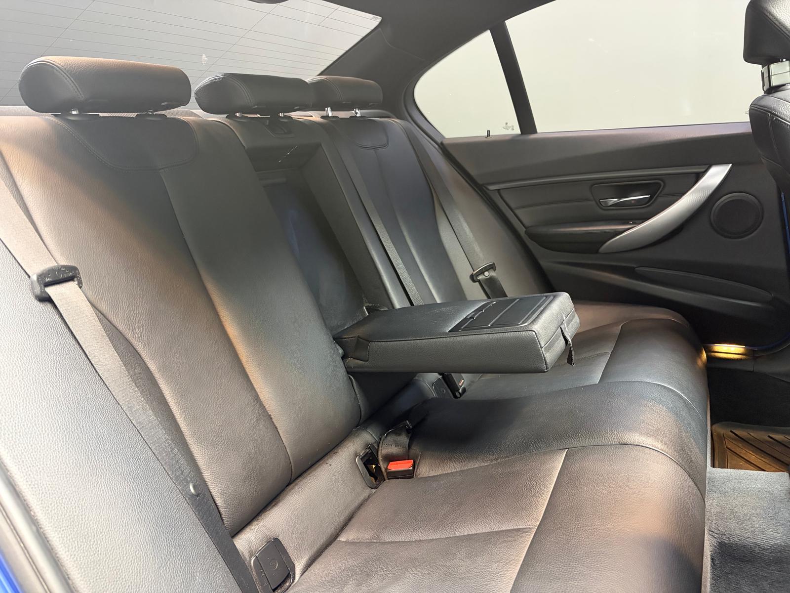 BMW 335i xDrive Sport Line Steptronic - Toit ouvrant/ Apple Car Play/Android Auto-image-14