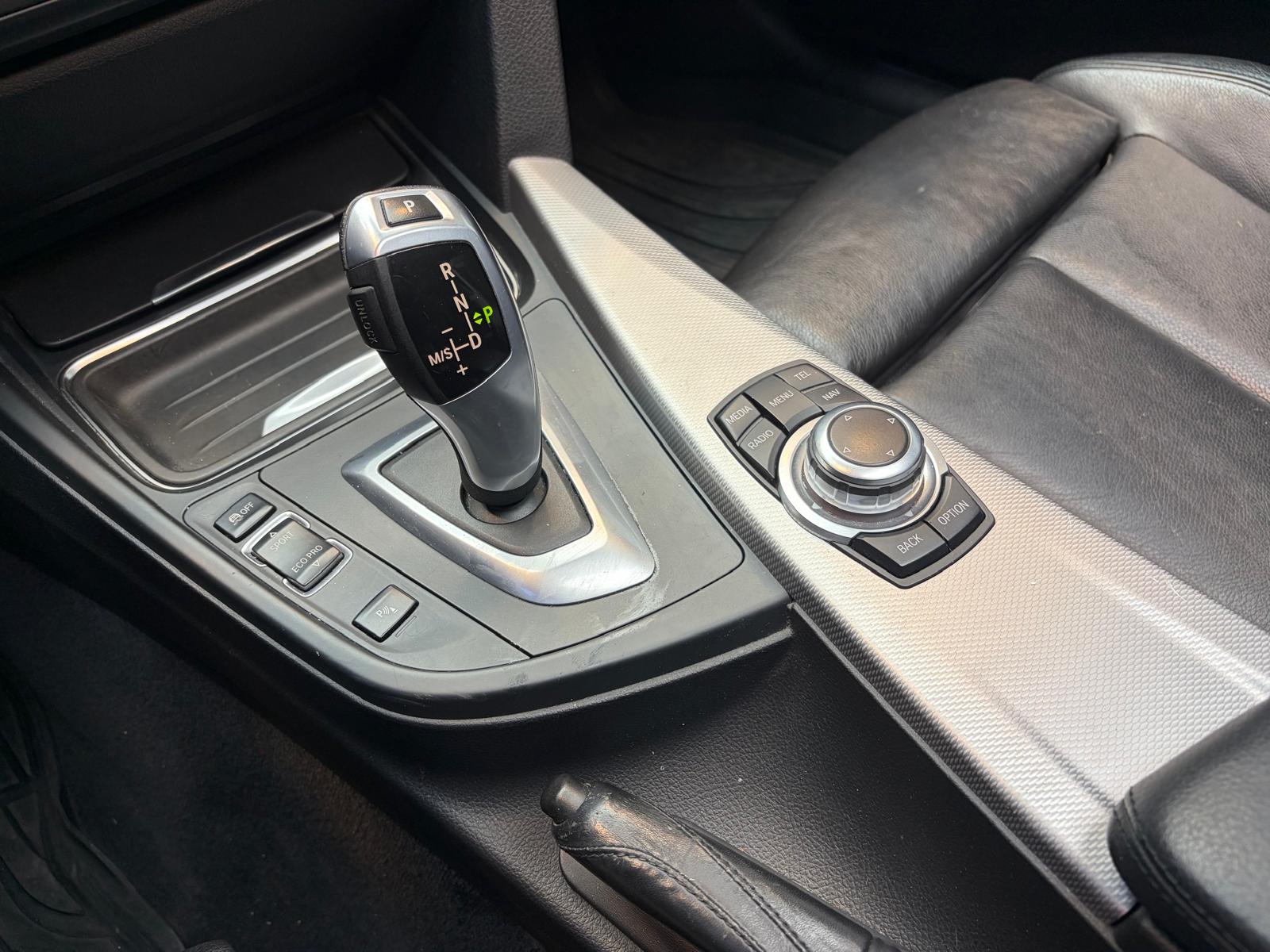 BMW 335i xDrive Sport Line Steptronic - Toit ouvrant/ Apple Car Play/Android Auto-image-24