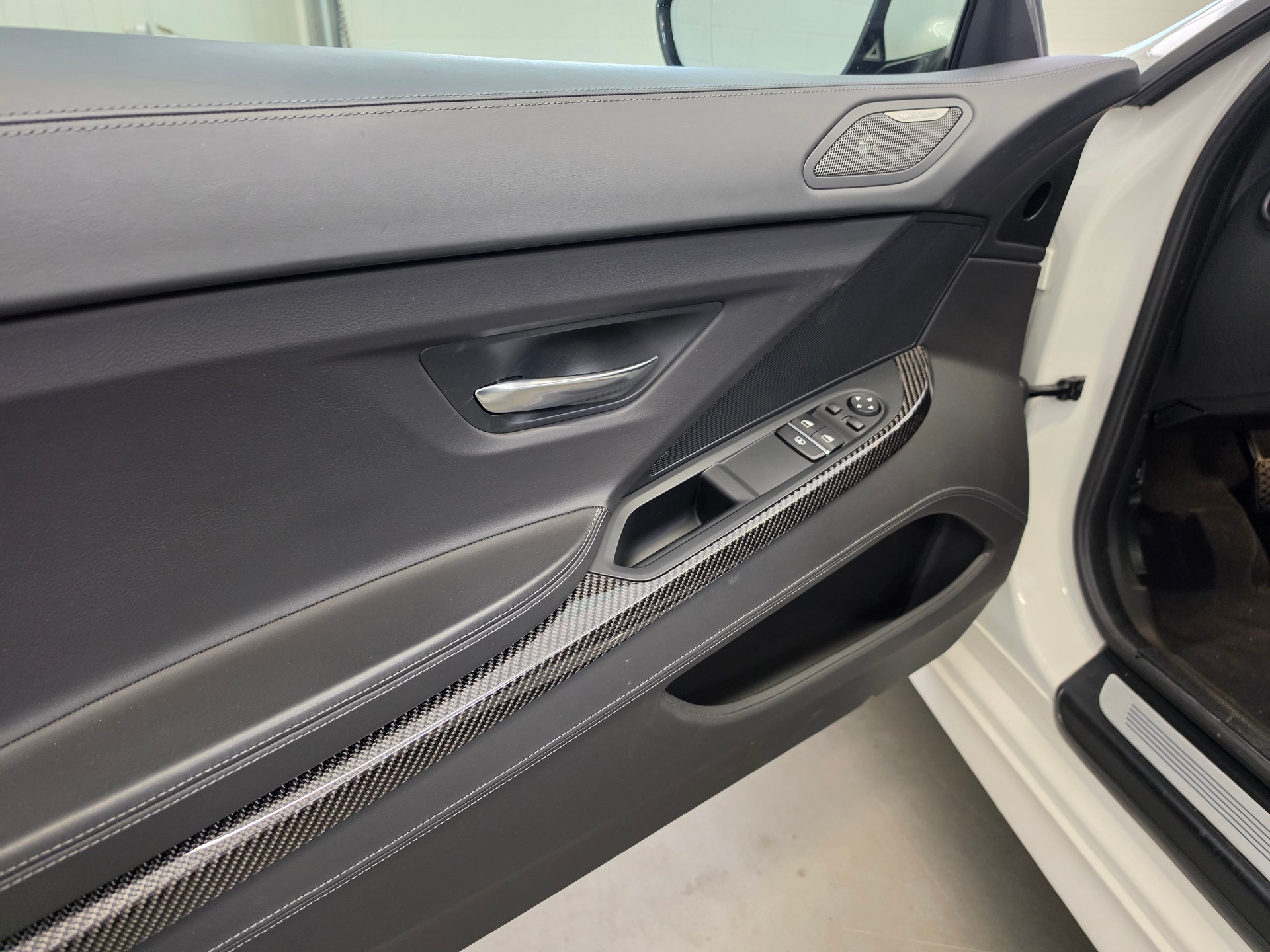 BMW M6 Coupé Drivelogic aus 1.Hand mit nur 19'900 Km-image-15