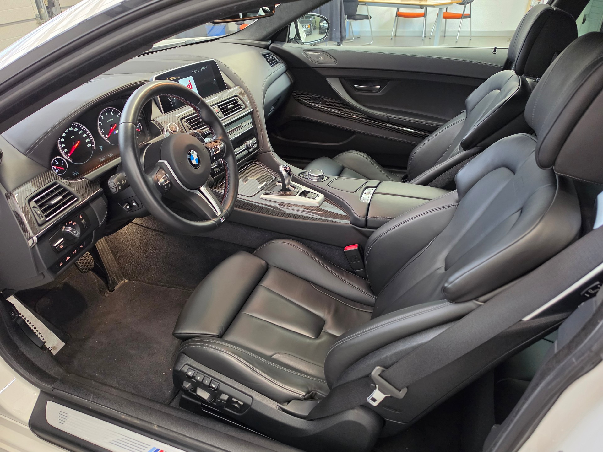 BMW M6 Coupé Drivelogic aus 1.Hand mit nur 19'900 Km-showroom-element-3
