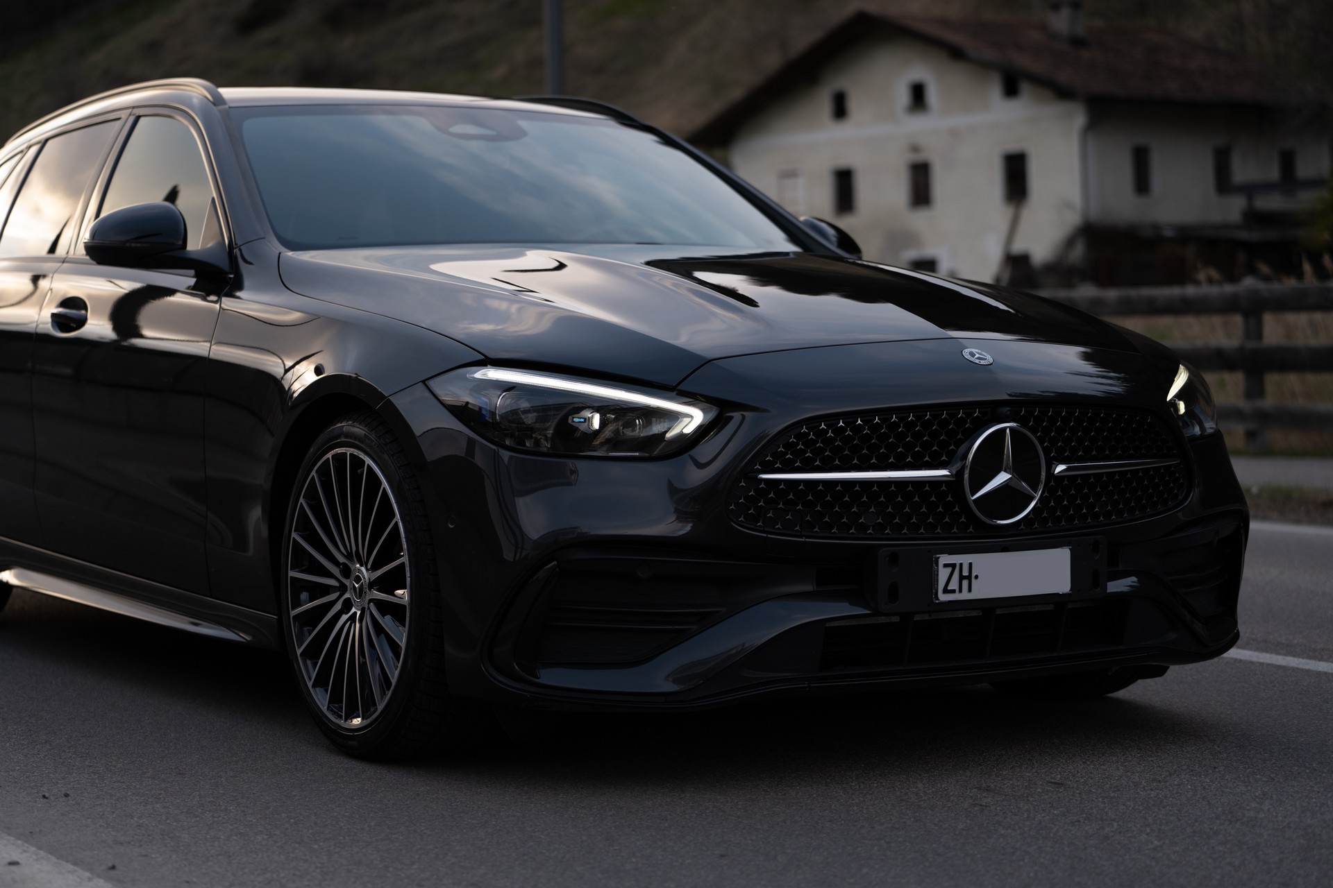 MERCEDES-BENZ C 220 d T AMG Line*AHK*8 Fach*Leasing*Laser-image-2