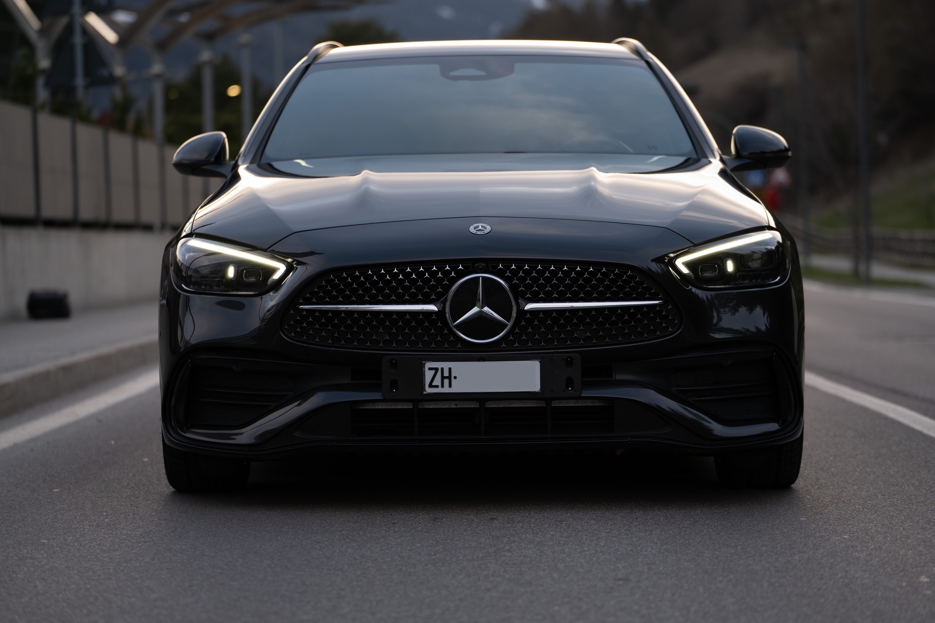 MERCEDES-BENZ C 220 d T AMG Line*AHK*8 Fach*Leasing*Laser-image-4