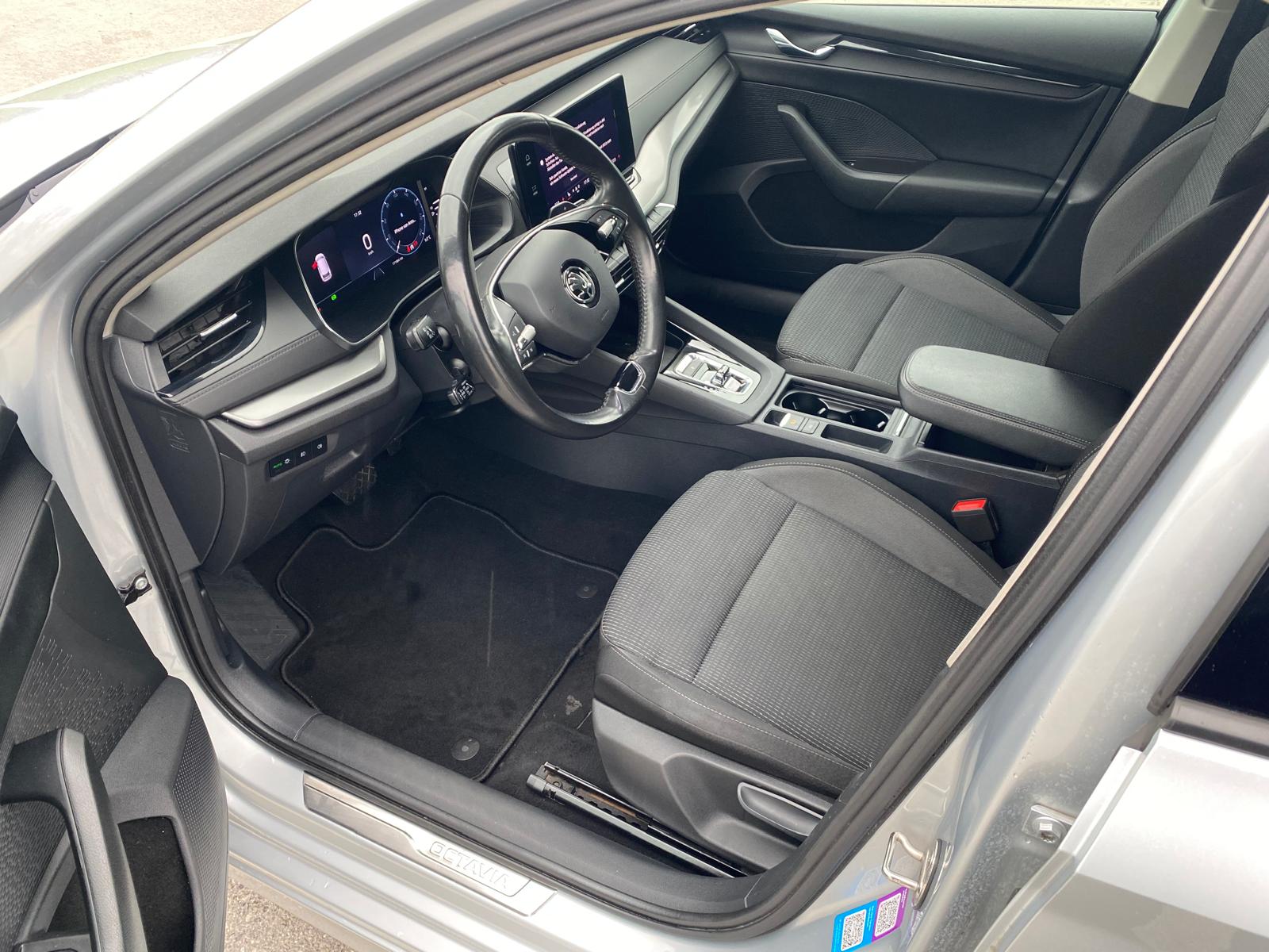SKODA Octavia Combi 2.0 TDI DSG Ambition 4x4-image-8