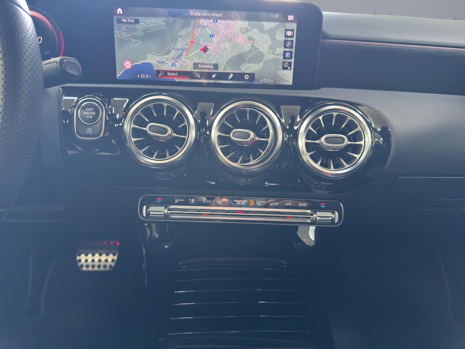 MERCEDES-BENZ A 220 AMG Line 4m-image-13