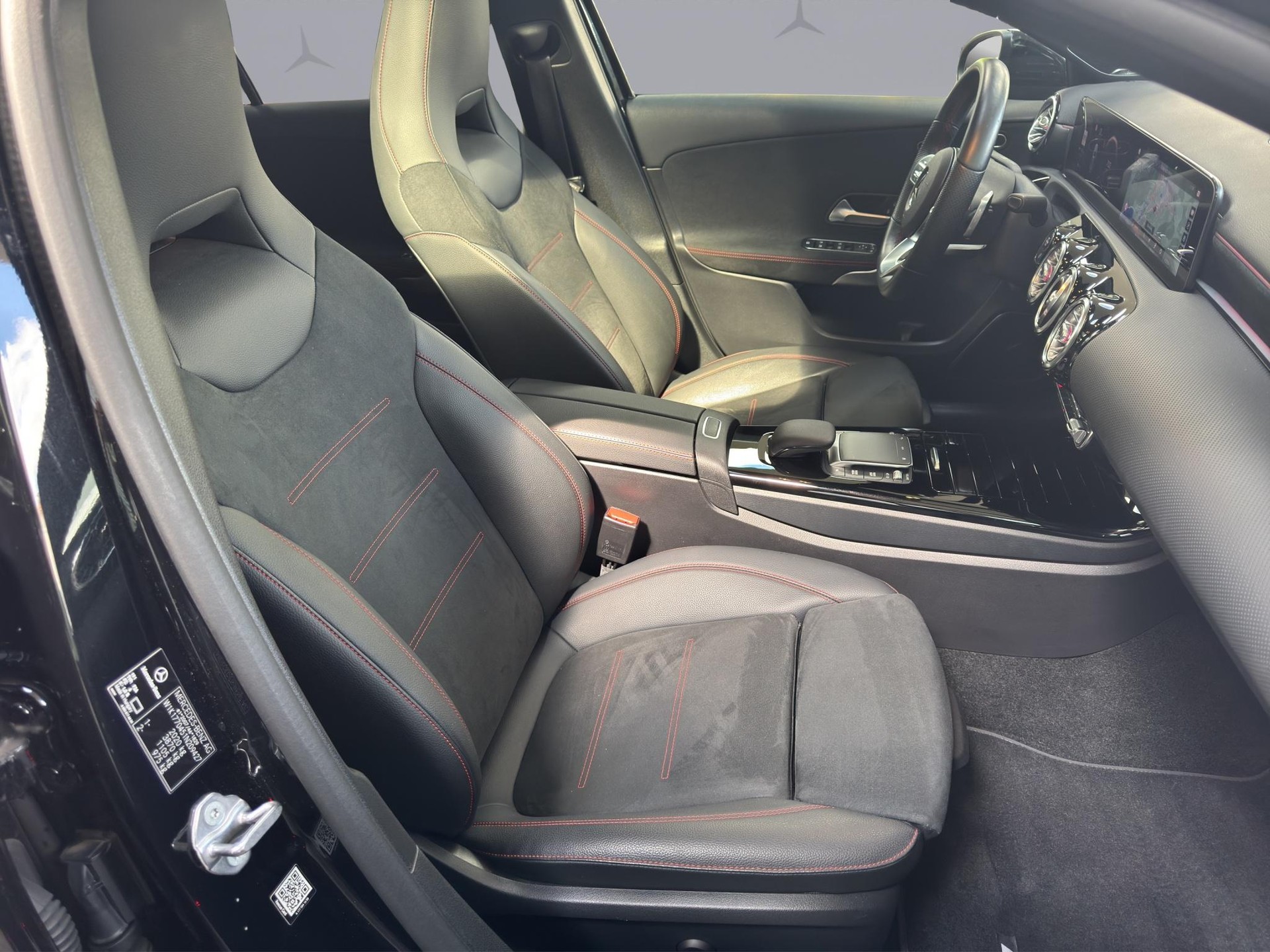 MERCEDES-BENZ A 220 AMG Line 4m-image-15