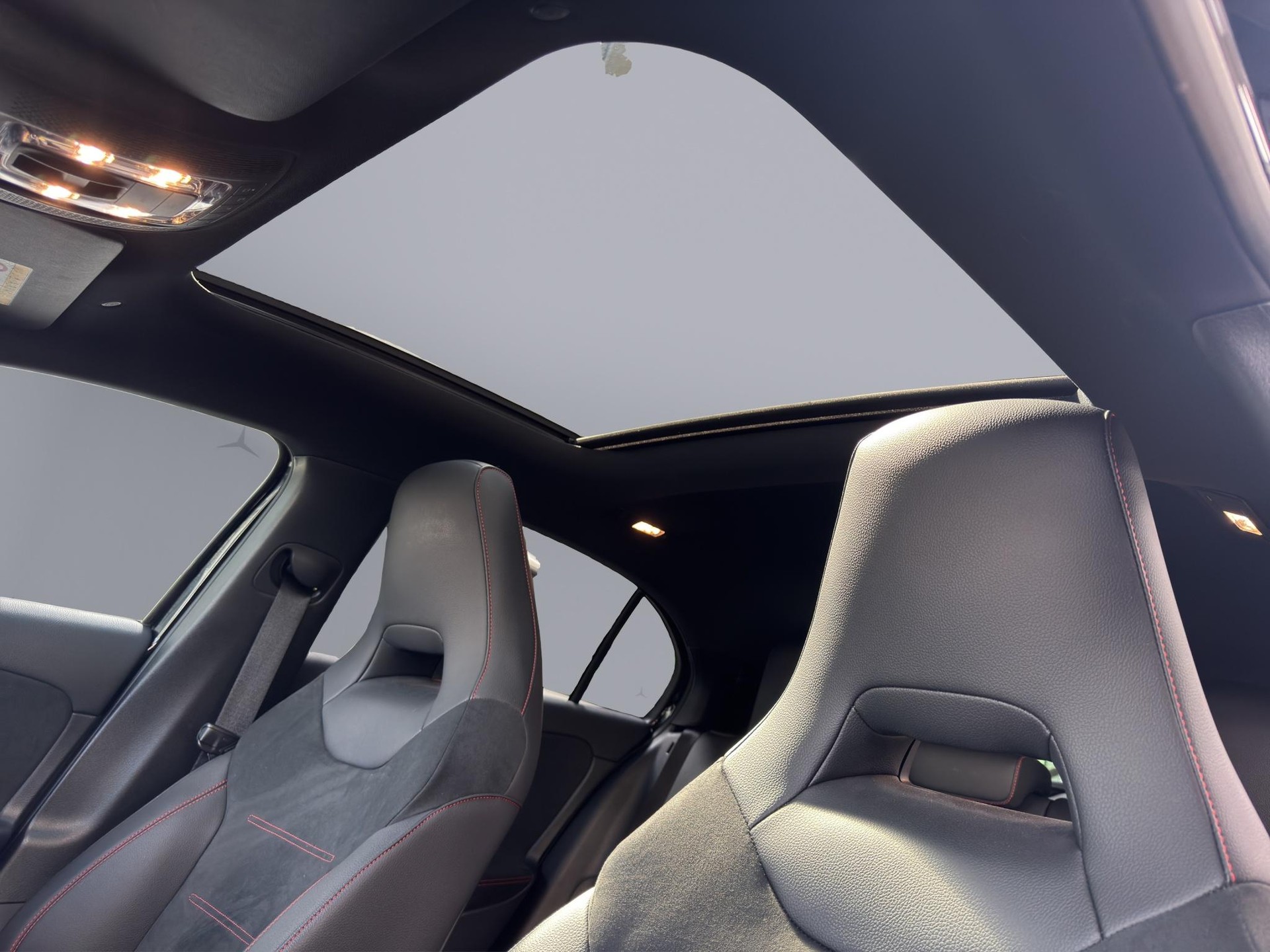 MERCEDES-BENZ A 220 AMG Line 4m-image-10