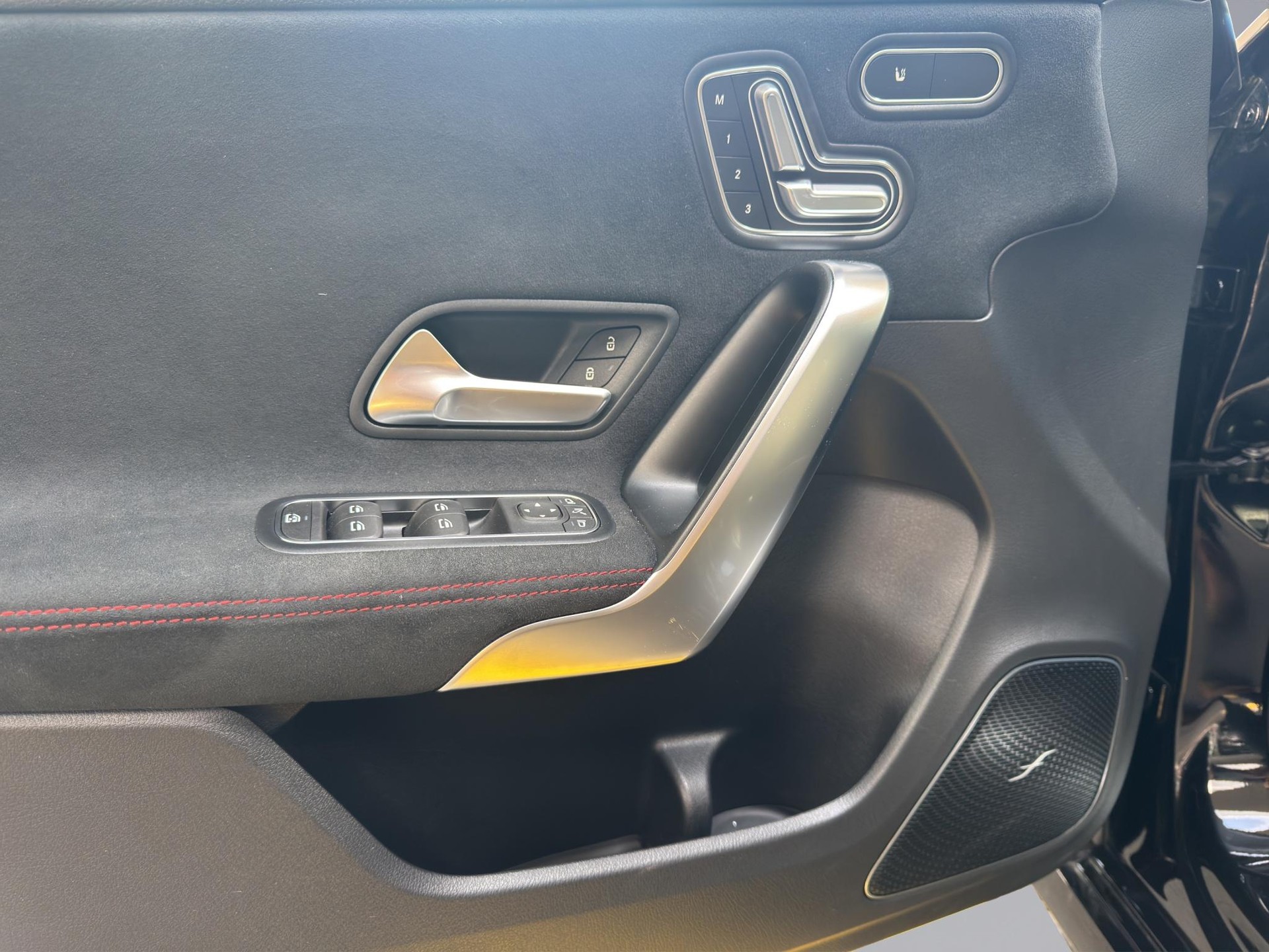 MERCEDES-BENZ A 220 AMG Line 4m-image-14