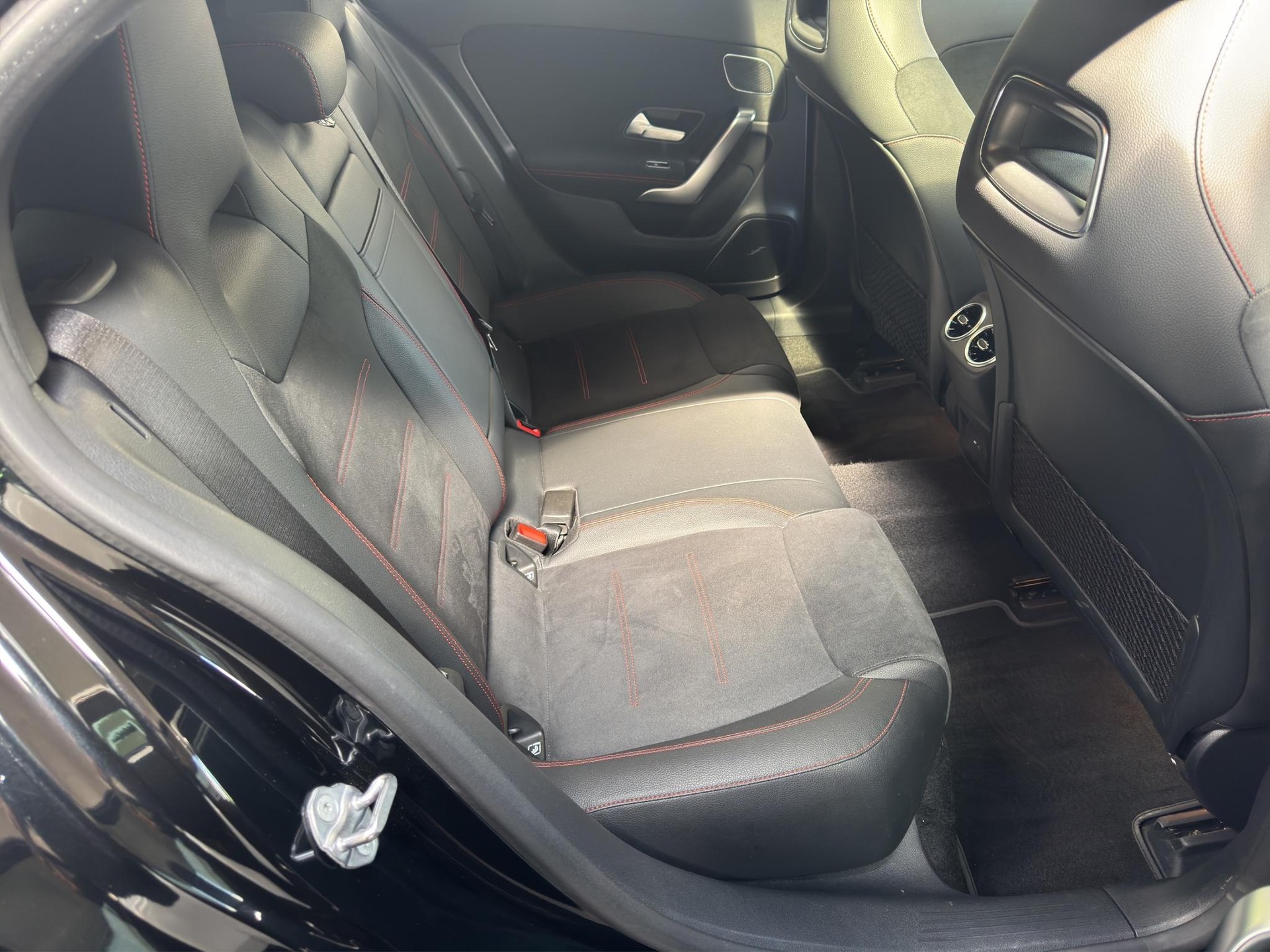 MERCEDES-BENZ A 220 AMG Line 4m-image-16
