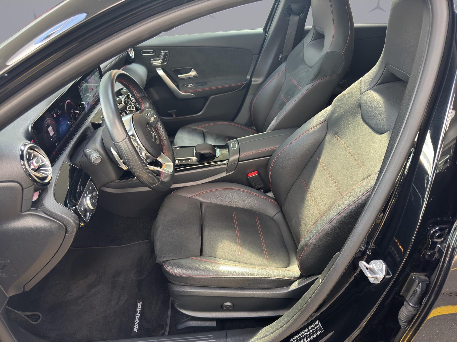 MERCEDES-BENZ A 220 AMG Line 4m-image-8