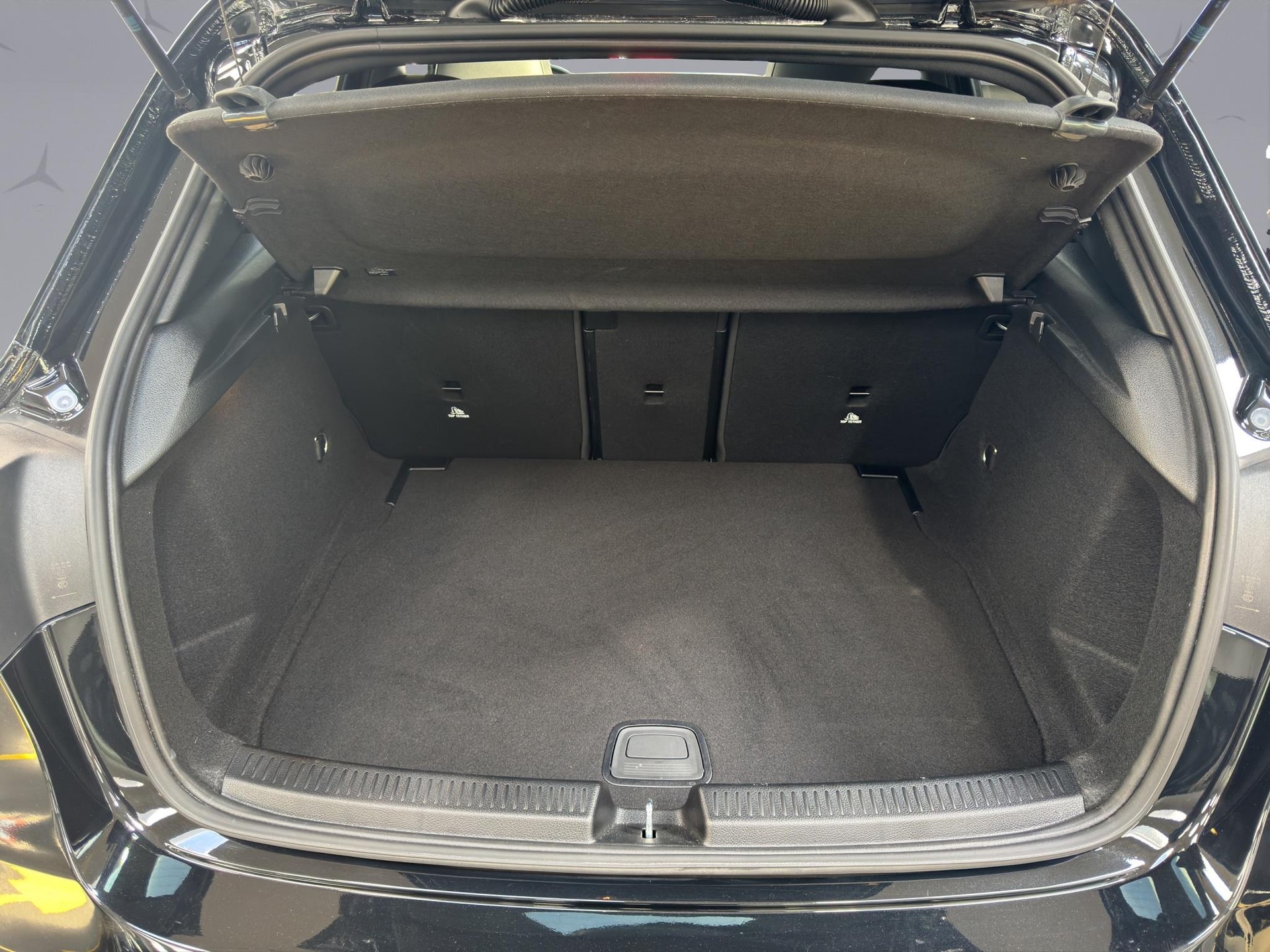 MERCEDES-BENZ A 220 AMG Line 4m-image-17