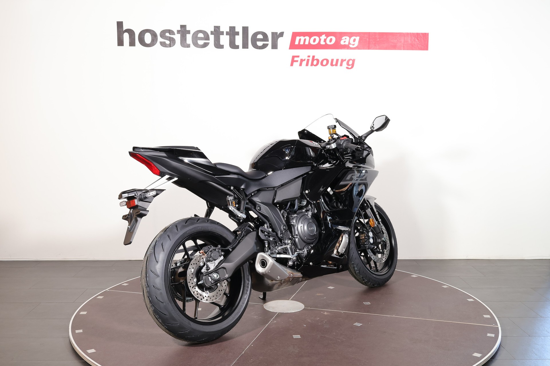 YAMAHA R7-showroom-element-2