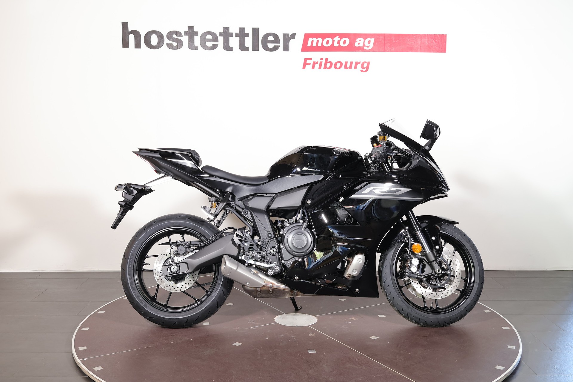 YAMAHA R7-showroom-element-1