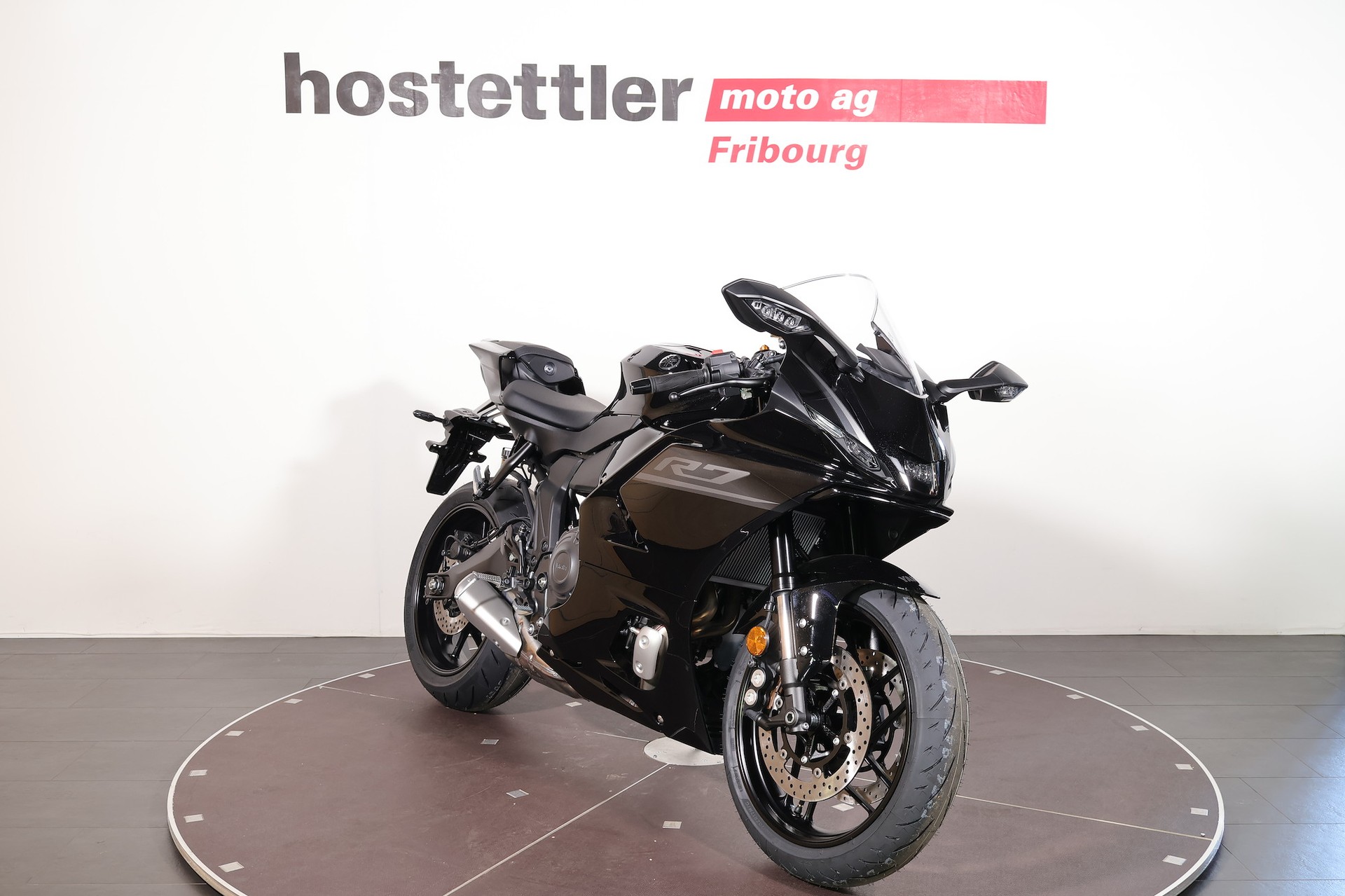 YAMAHA R7
