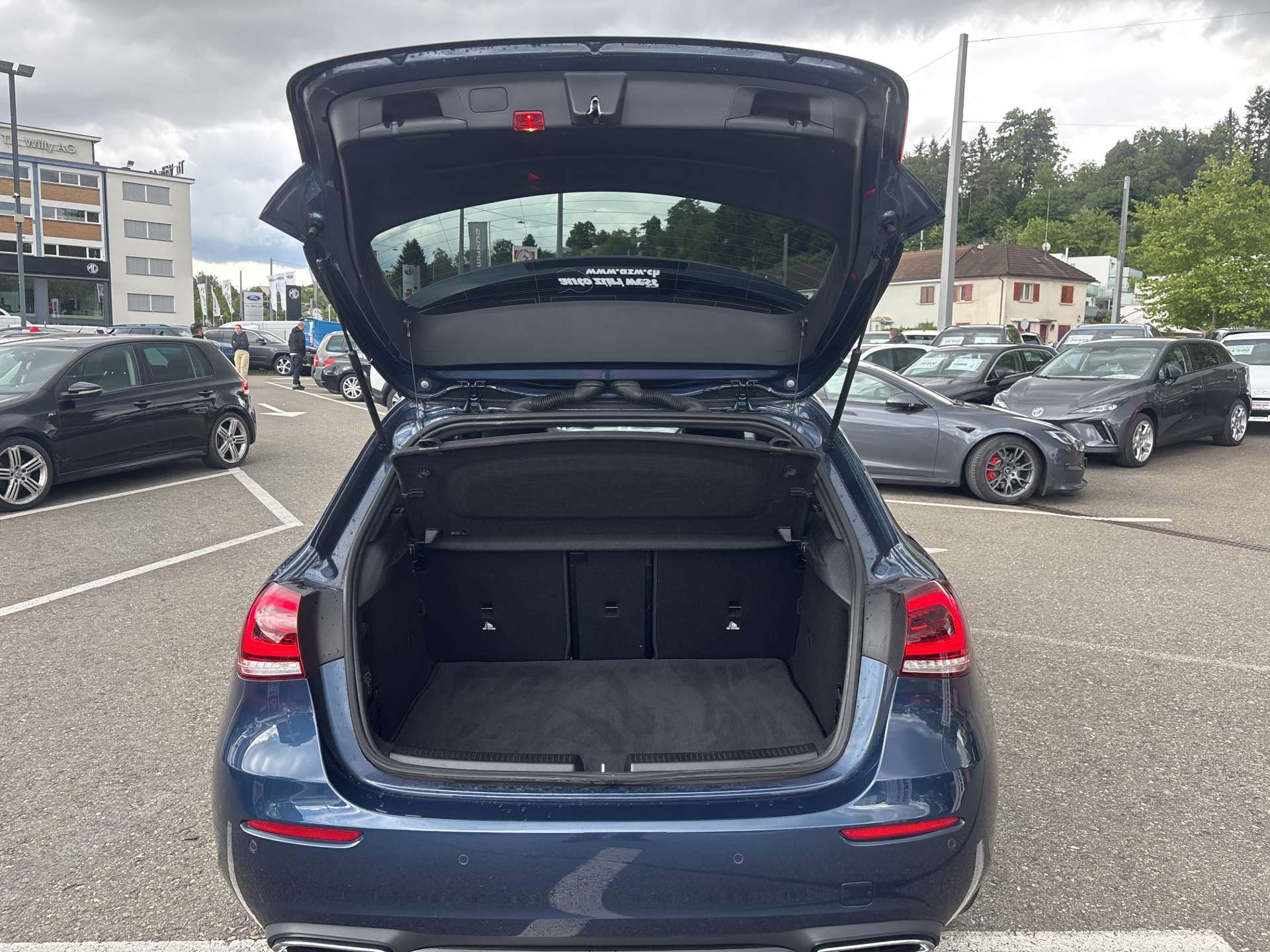 MERCEDES-BENZ A 180 Progressive Edition DCT-Automat-image-7