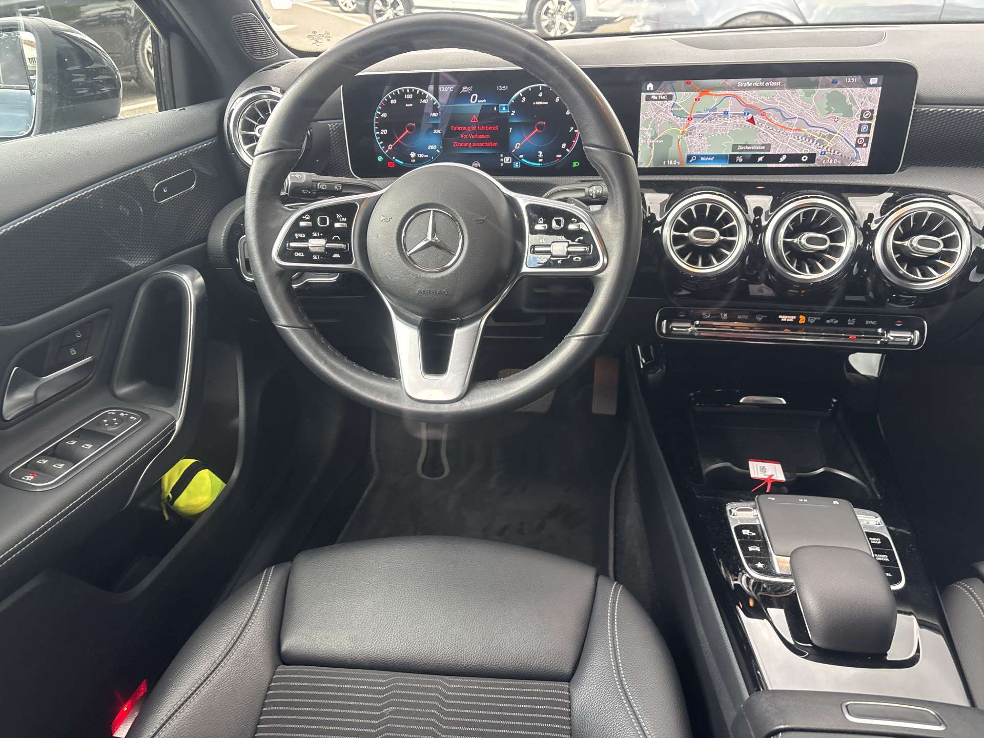 MERCEDES-BENZ A 180 Progressive Edition DCT-Automat-image-4