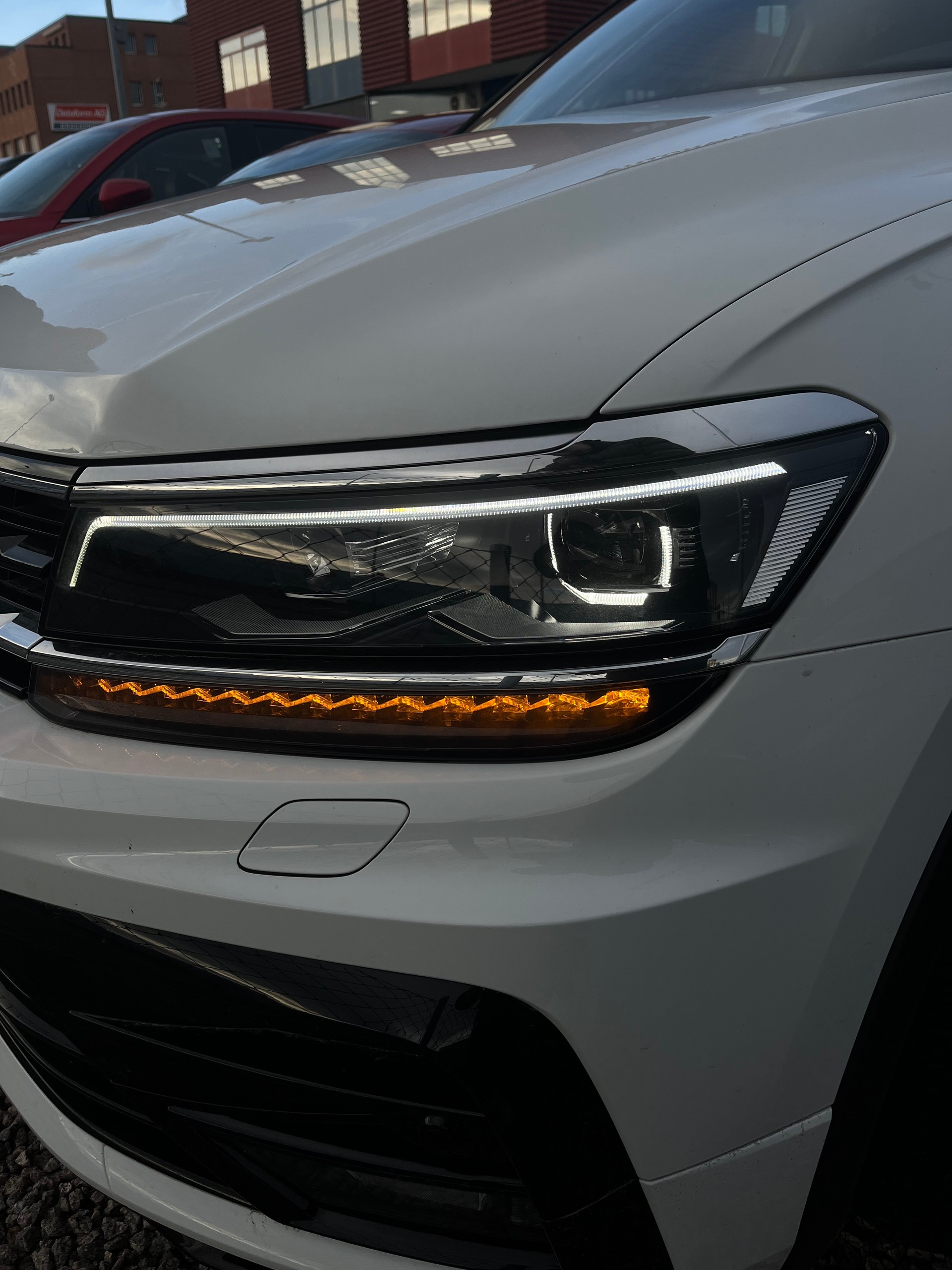VW Tiguan 2.0 TDI Allspace SCR R-Line DSG-image-9