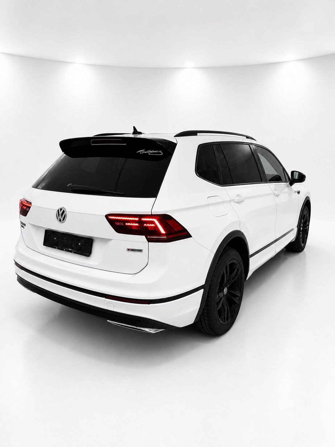 VW Tiguan 2.0 TDI Allspace SCR R-Line DSG-image-2
