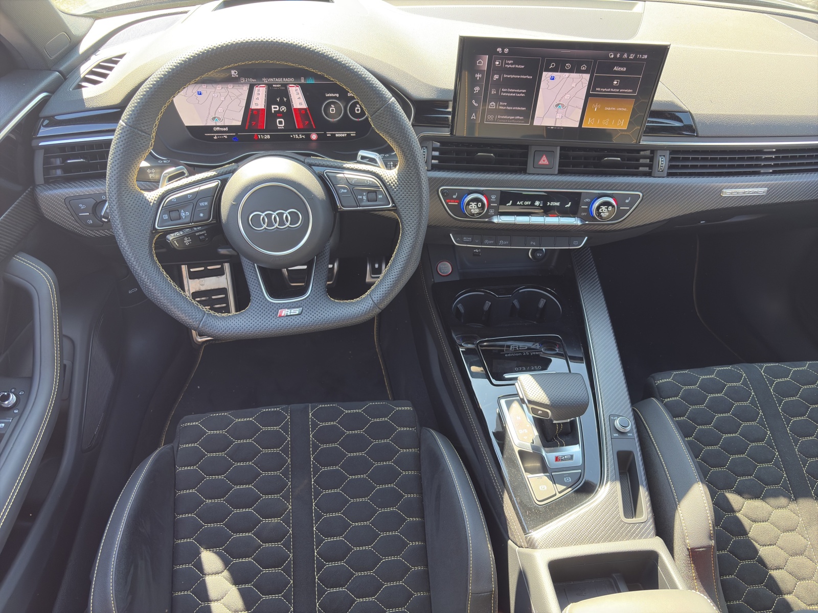 AUDI RS4 Avant 2.9 V6 TFSI 25 year edition quattro T-Tronic-image-7
