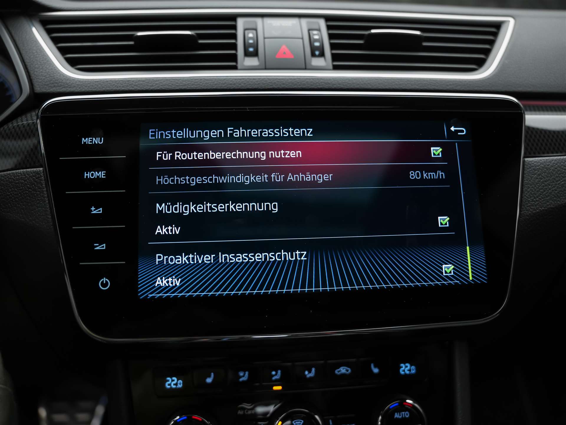 SKODA Superb Combi 2.0 TSI SportLine+ DSG 4x4 *CH-Auto*Panorama*ACC*-image-37