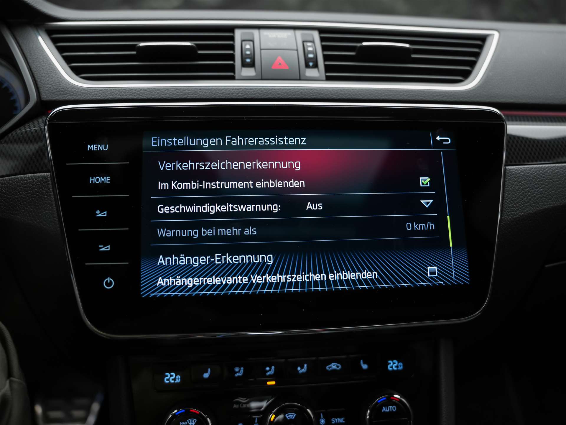 SKODA Superb Combi 2.0 TSI SportLine+ DSG 4x4 *CH-Auto*Panorama*ACC*-image-36