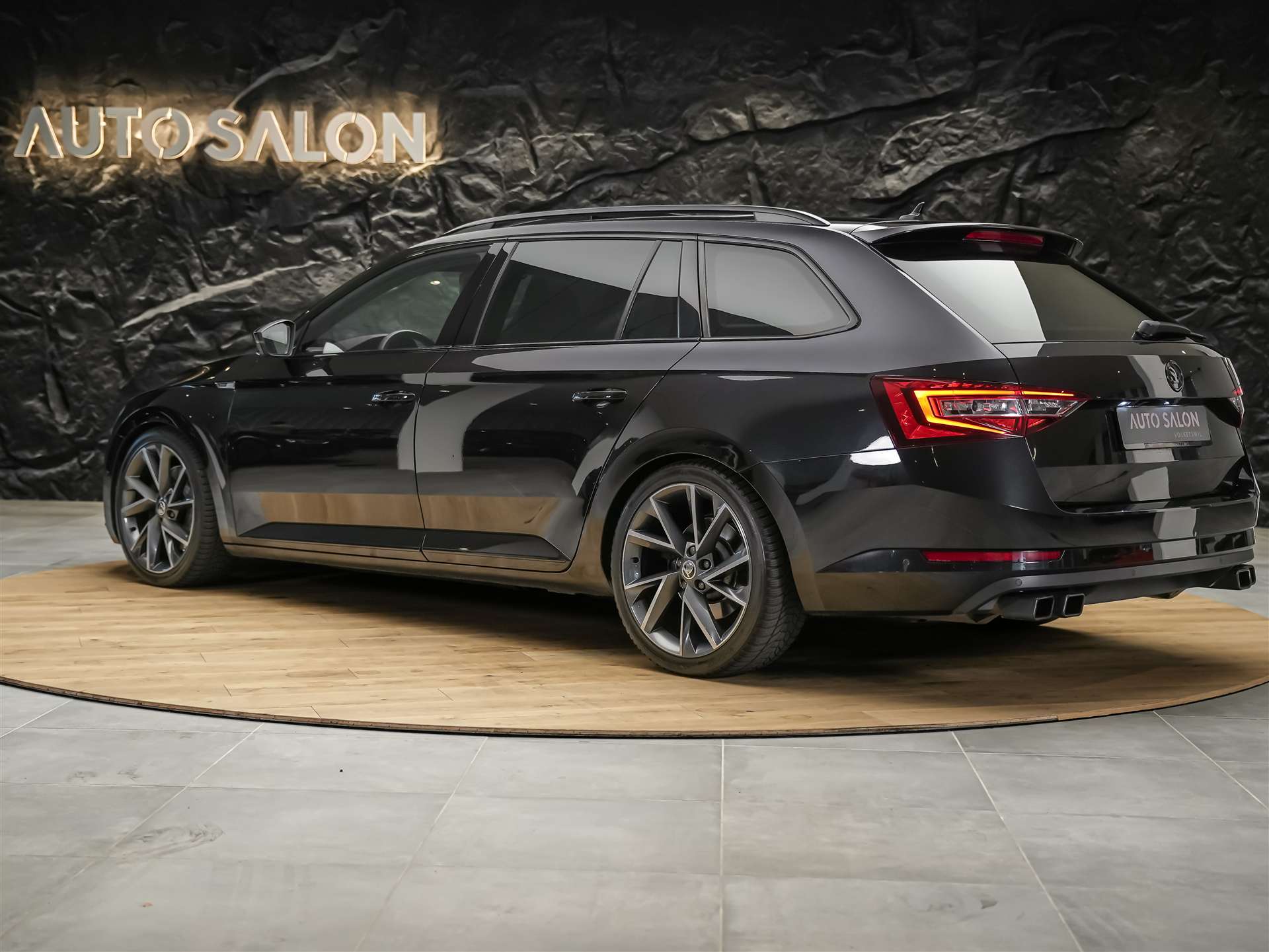 SKODA Superb Combi 2.0 TSI SportLine+ DSG 4x4 *CH-Auto*Panorama*ACC*-image-2