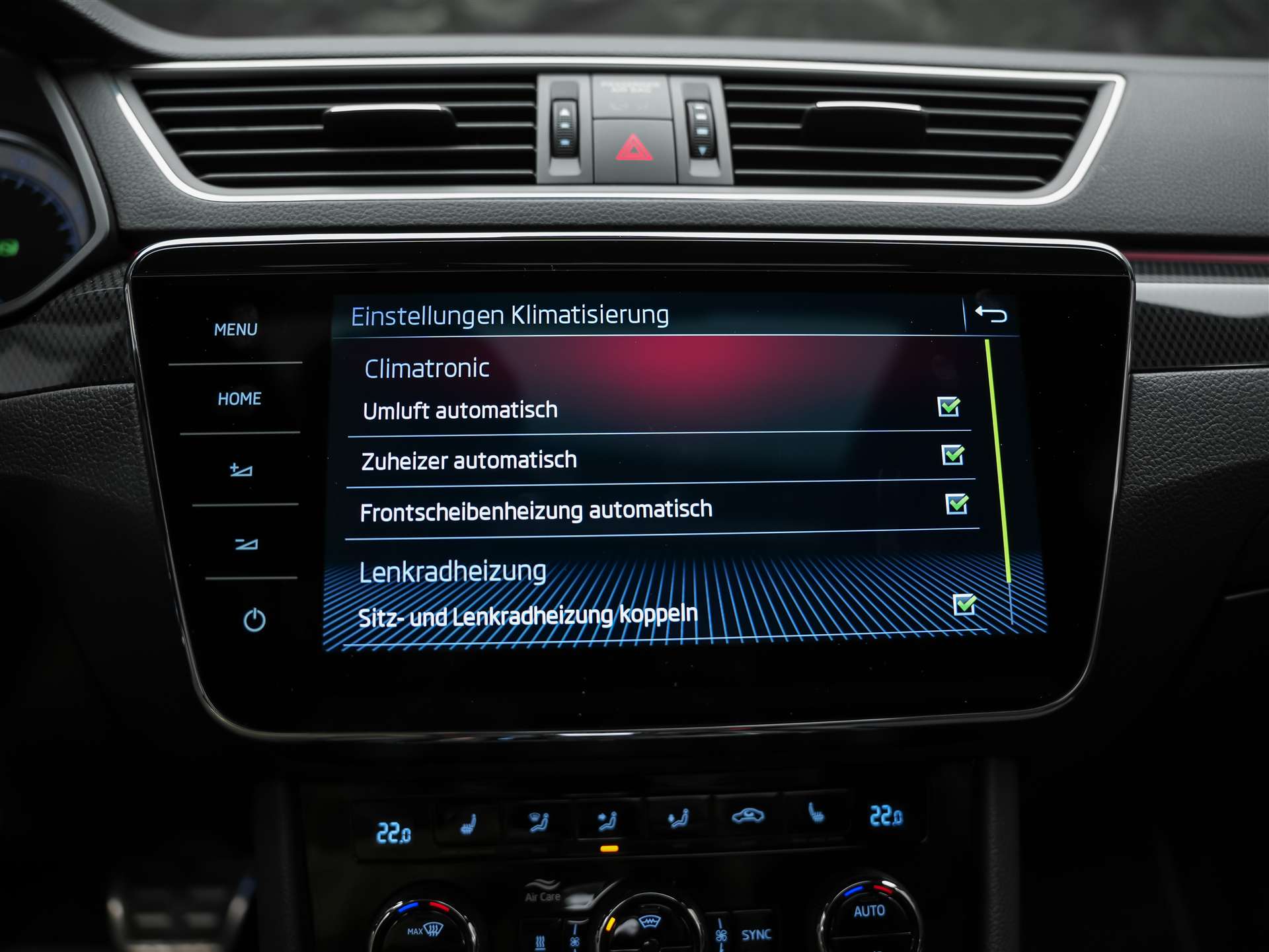 SKODA Superb Combi 2.0 TSI SportLine+ DSG 4x4 *CH-Auto*Panorama*ACC*-image-40