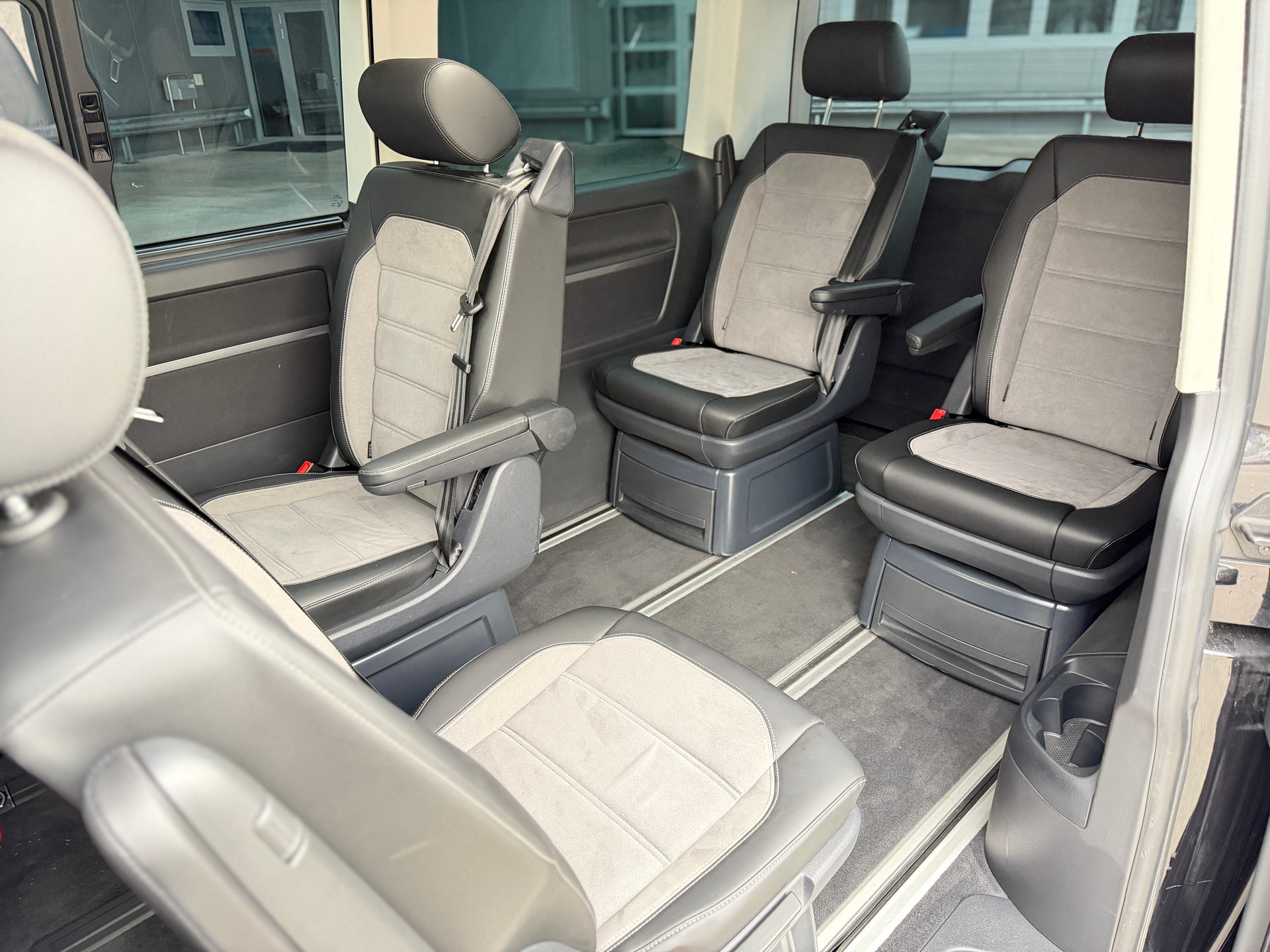 VW T6.1 Multivan 2.0 Bi-TDI Highline 4Motion DSG Ab Grosse Service-image-7