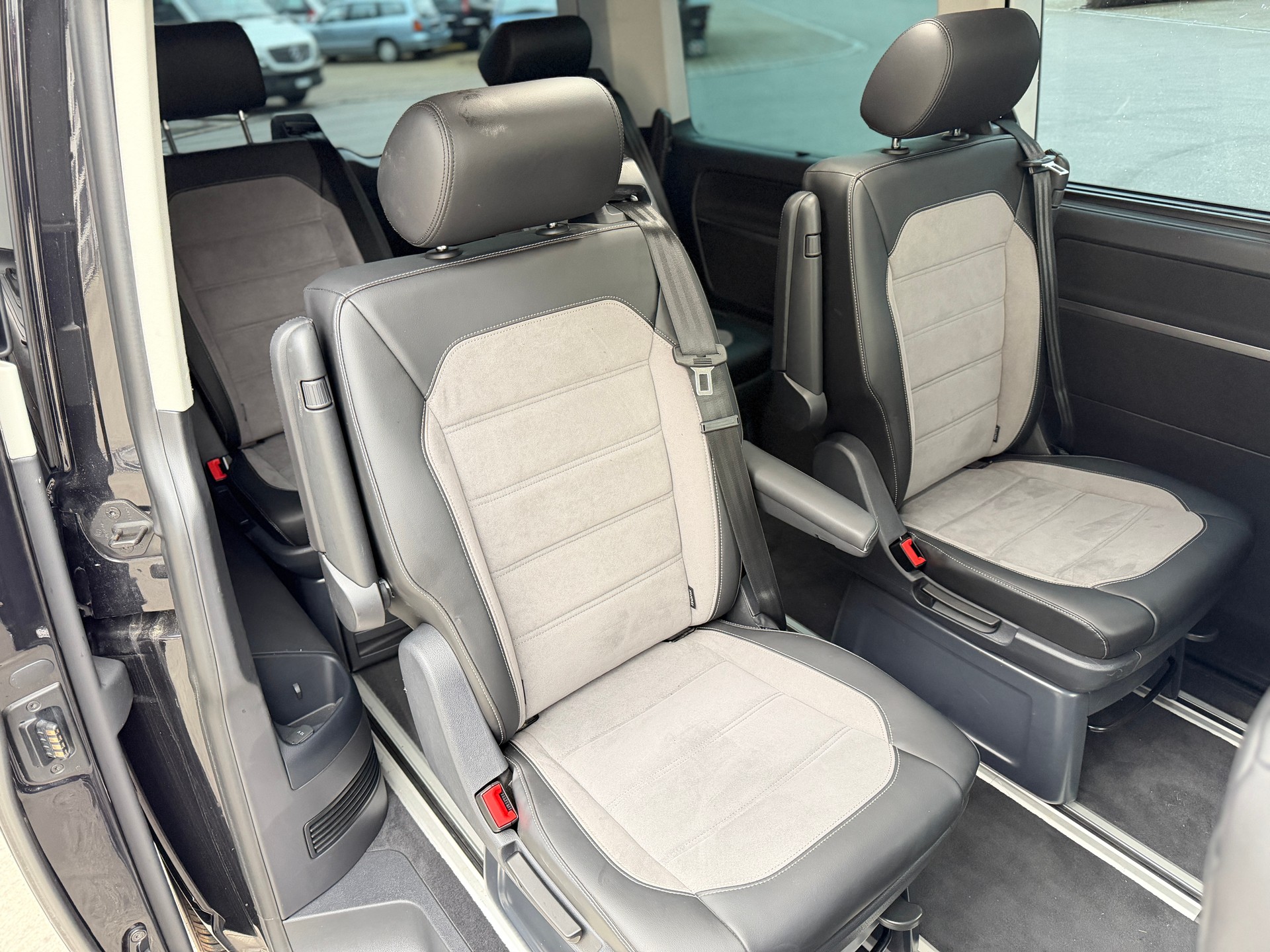 VW T6.1 Multivan 2.0 Bi-TDI Highline 4Motion DSG Ab Grosse Service-image-9