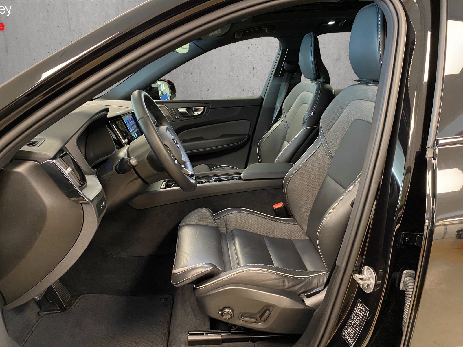 VOLVO XC60 T8 eAWD PluginHybrid Plus Dark Geartronic-image-7