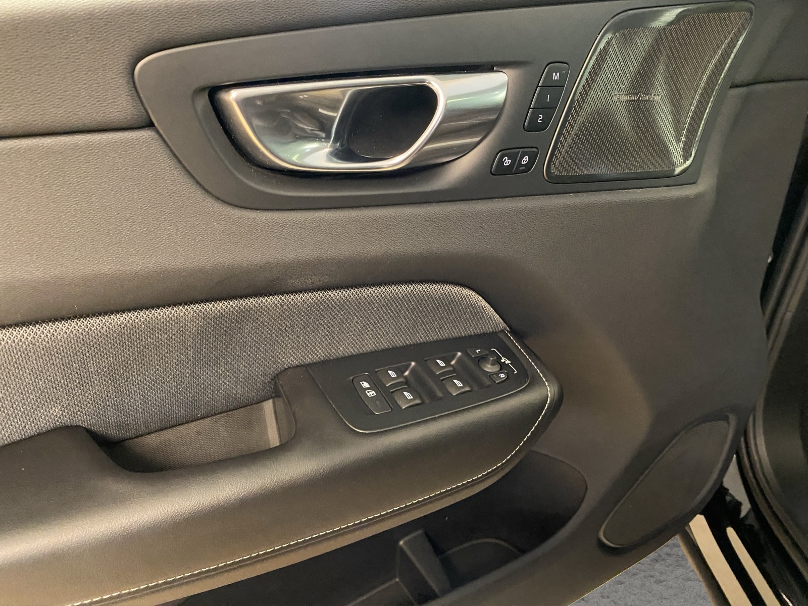 VOLVO XC60 T8 eAWD PluginHybrid Plus Dark Geartronic-image-8