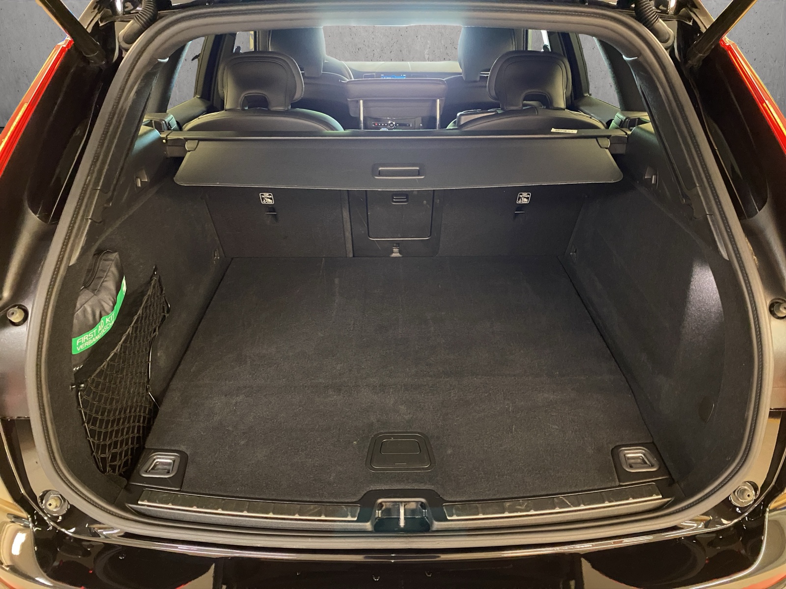 VOLVO XC60 T8 eAWD PluginHybrid Plus Dark Geartronic-image-13