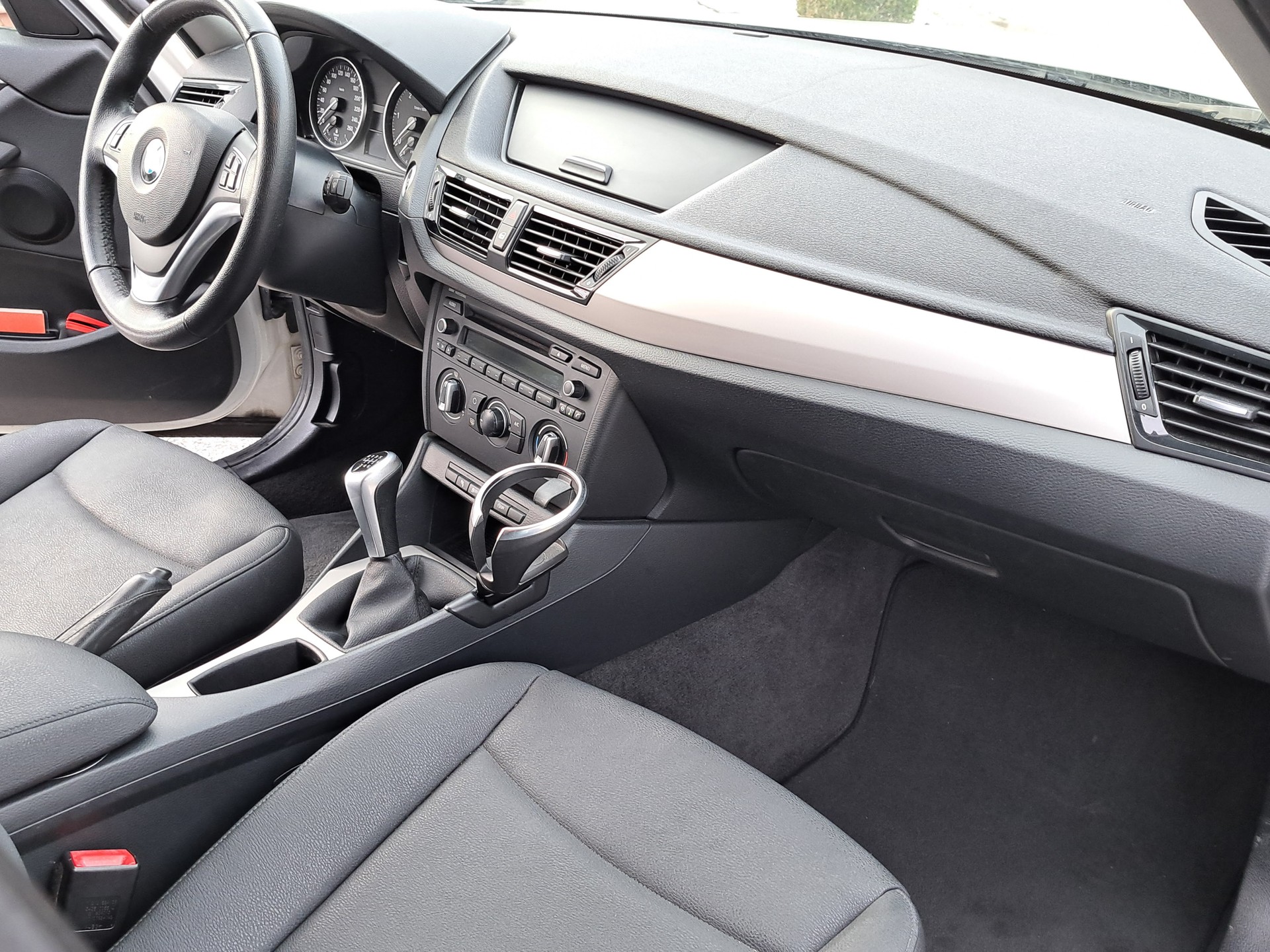 BMW 18d xDrive-image-5