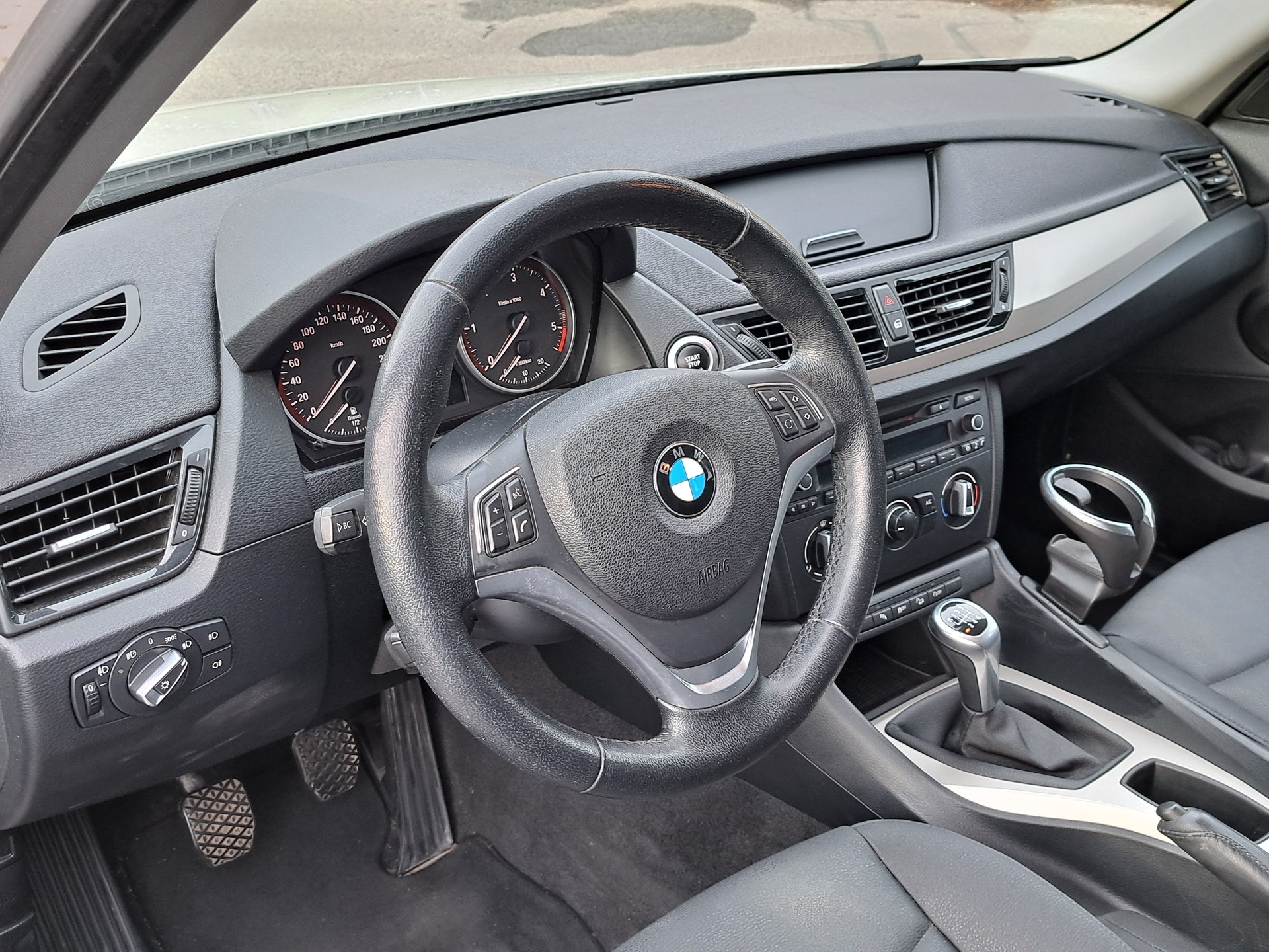 BMW 18d xDrive-image-4