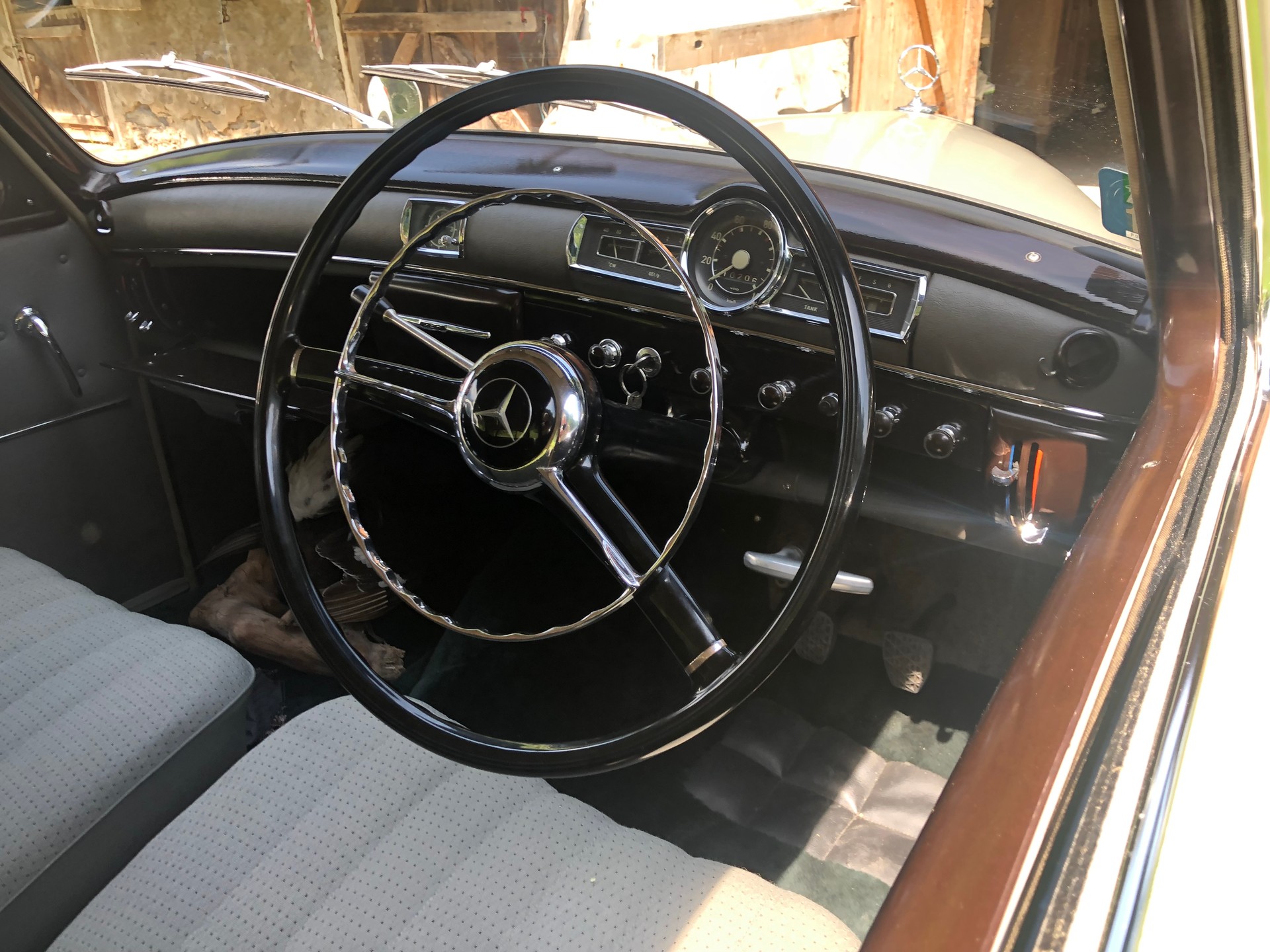 MERCEDES-BENZ 180-image-1