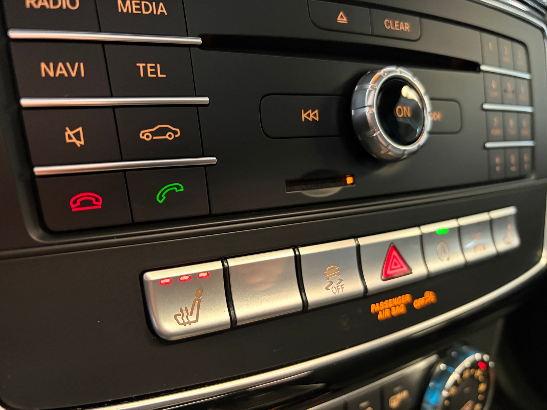 MERCEDES-BENZ GLE 350 d AMG Line Executive 4Matic 9G-Tronic | CH | Night | Panorama | Comand | AHK | Airmatic |-image-29