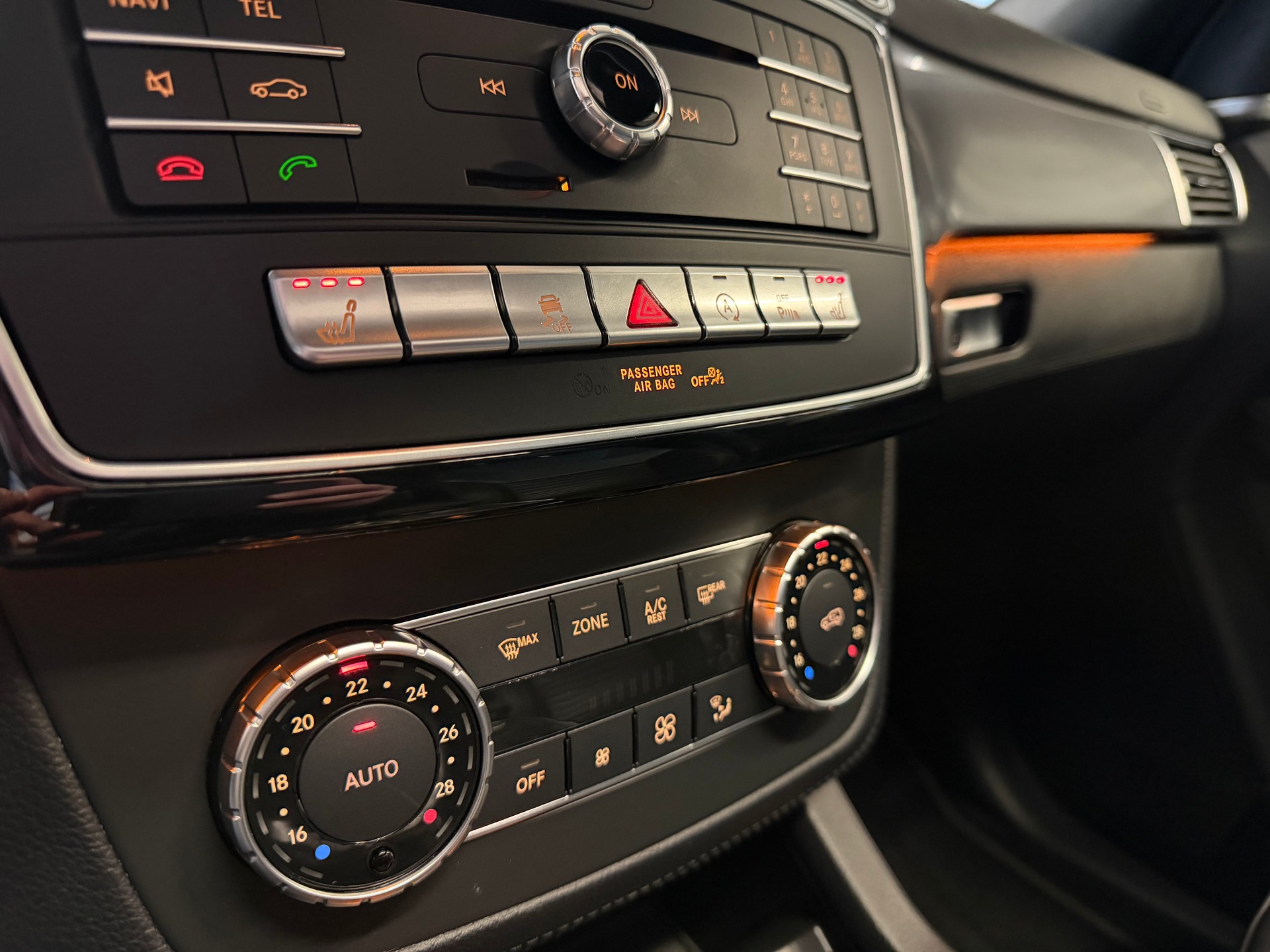 MERCEDES-BENZ GLE 350 d AMG Line Executive 4Matic 9G-Tronic | CH | Night | Panorama | Comand | AHK | Airmatic |-image-17