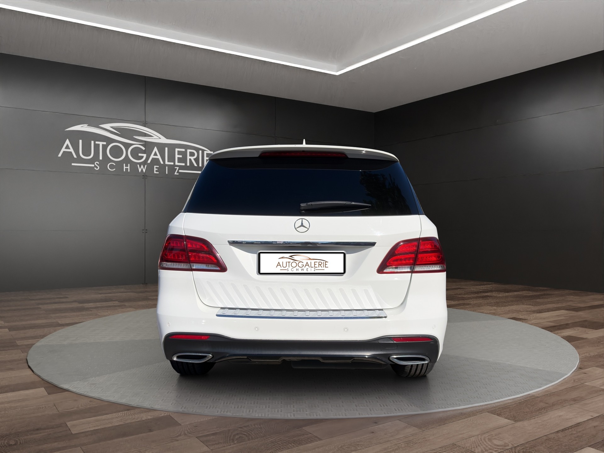 MERCEDES-BENZ GLE 350 d AMG Line Executive 4Matic 9G-Tronic | CH | Night | Panorama | Comand | AHK | Airmatic |-image-3