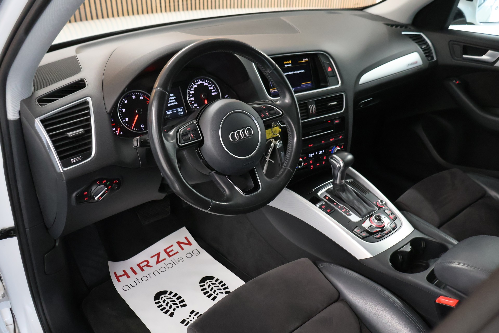 AUDI Q5 2.0 TFSI quattro S line tiptronic-image-9