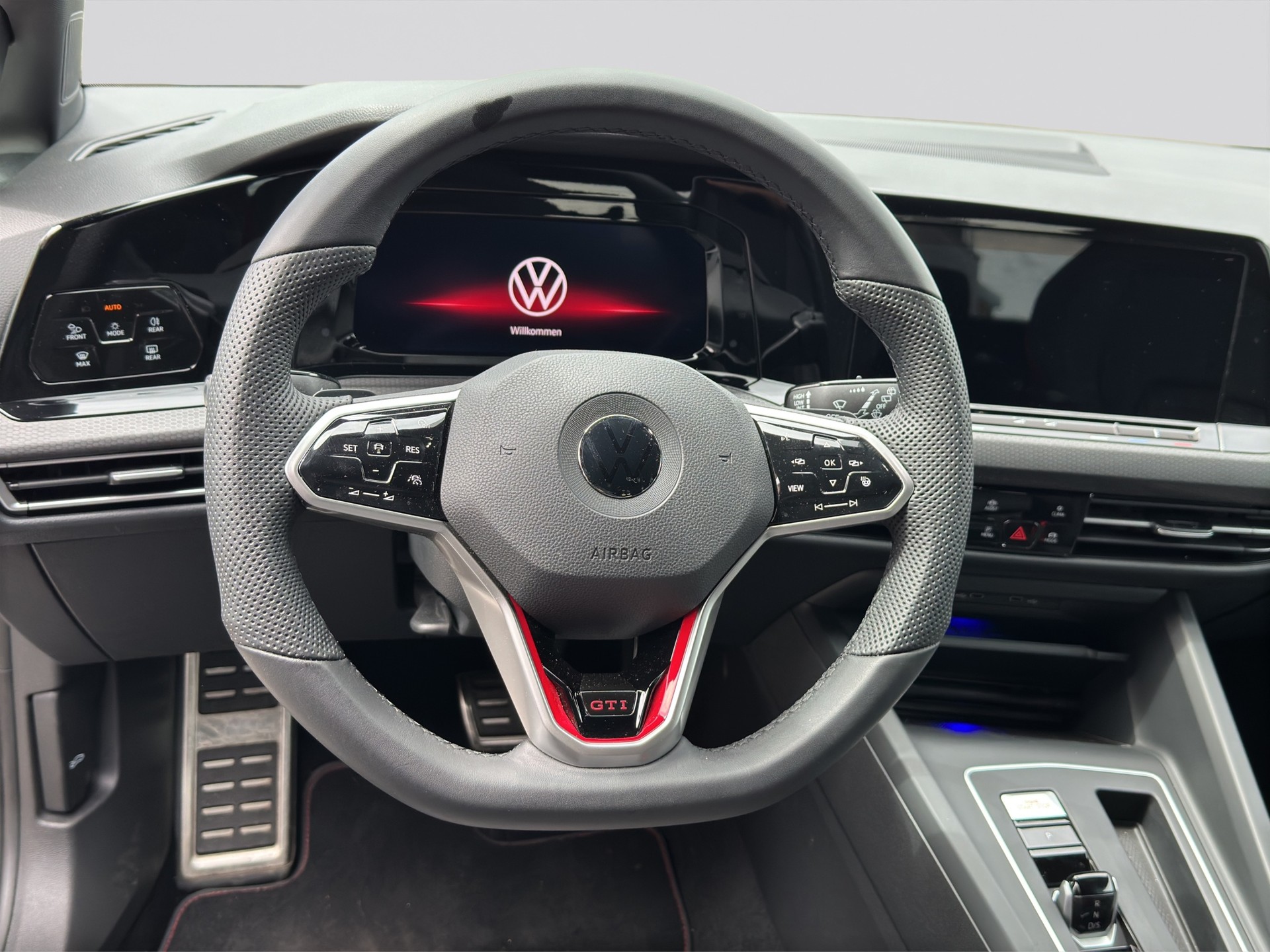 VW Golf 2.0 TSI GTI DSG Black-image-9
