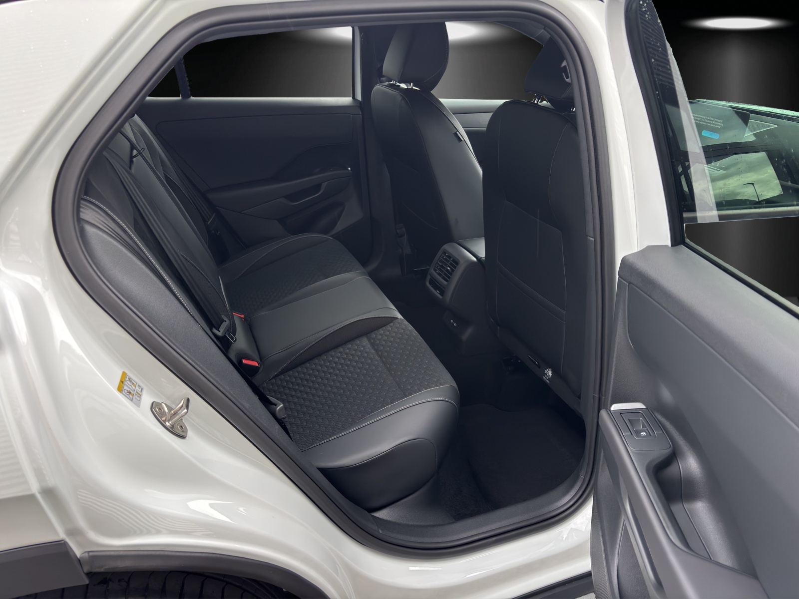 VW T-Roc 1.5 eTSI mHEV R-Line DSG-image-7