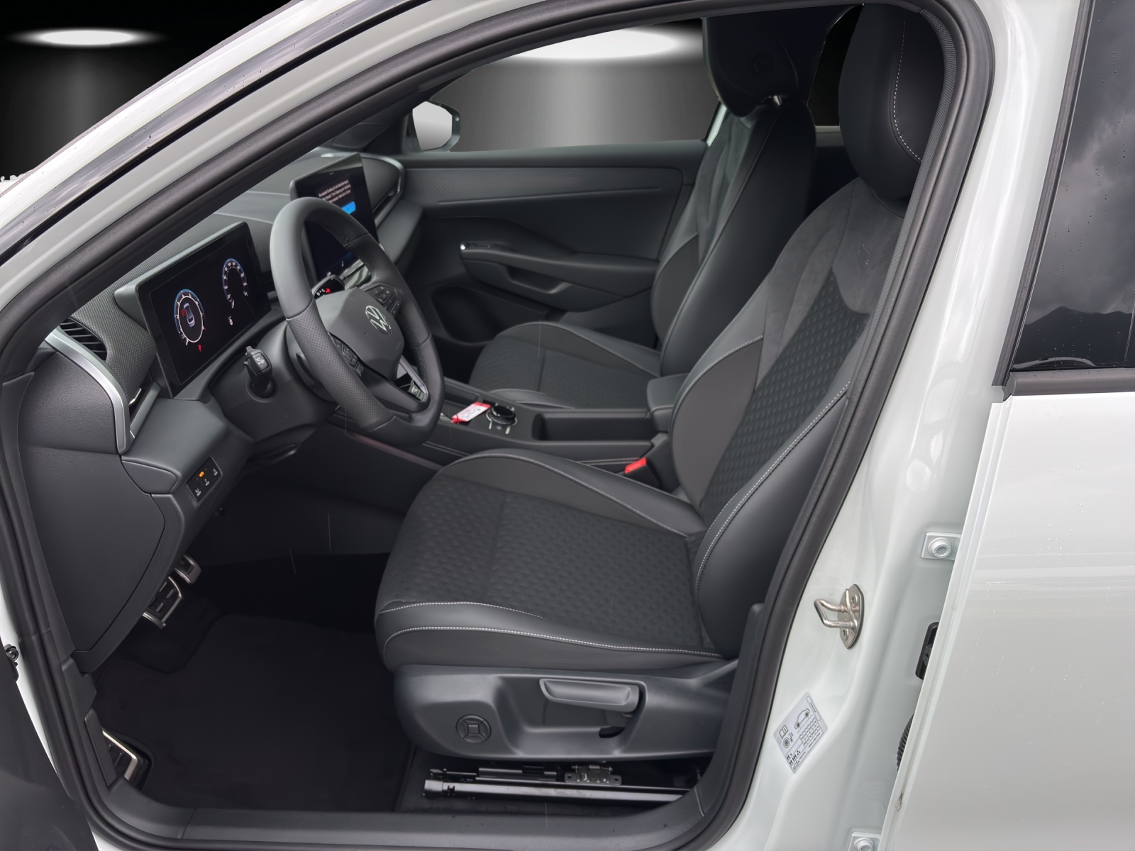VW T-Roc 1.5 eTSI mHEV R-Line DSG-image-9