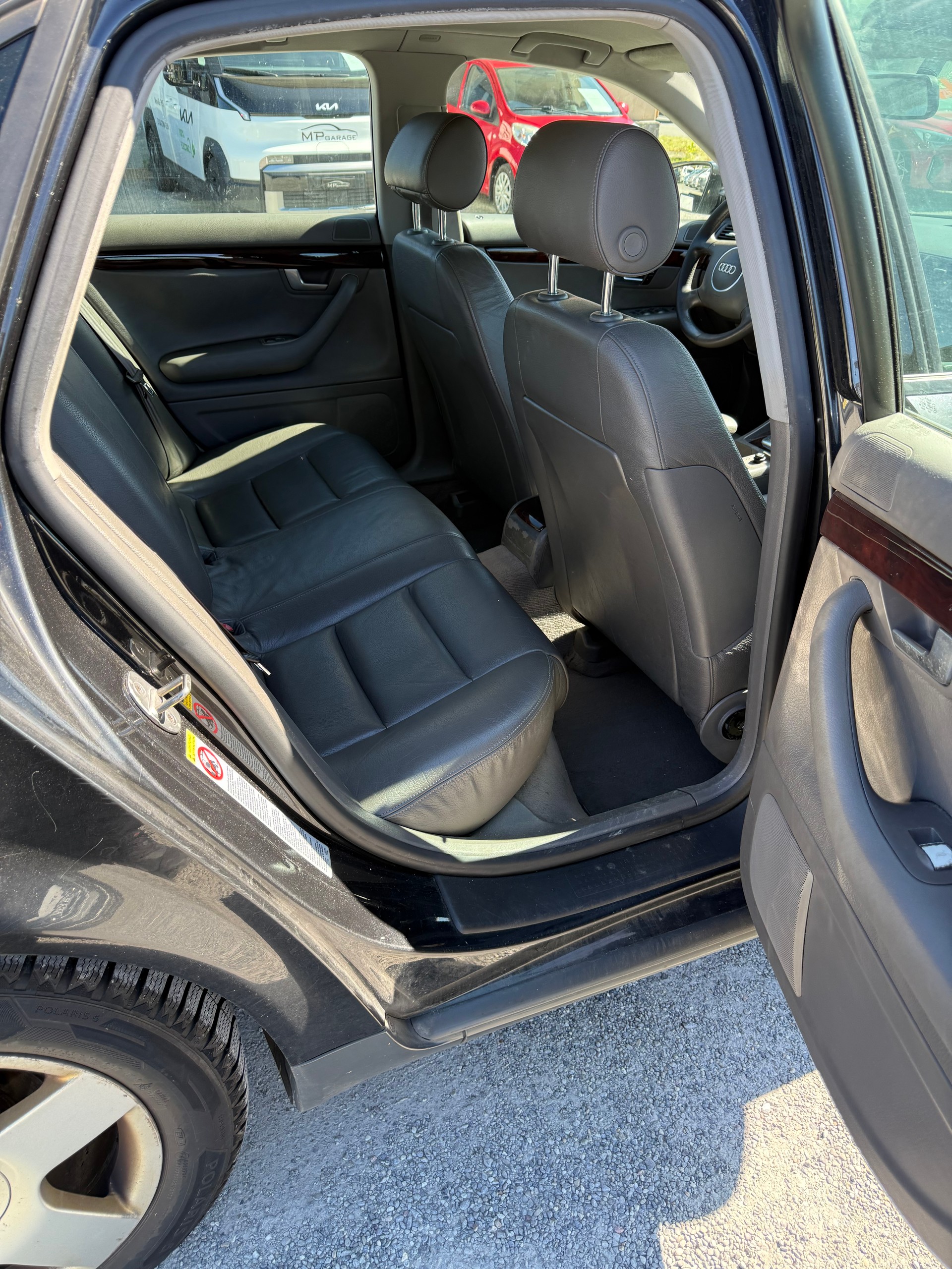 AUDI A4 3.0 V6 quattro-image-9