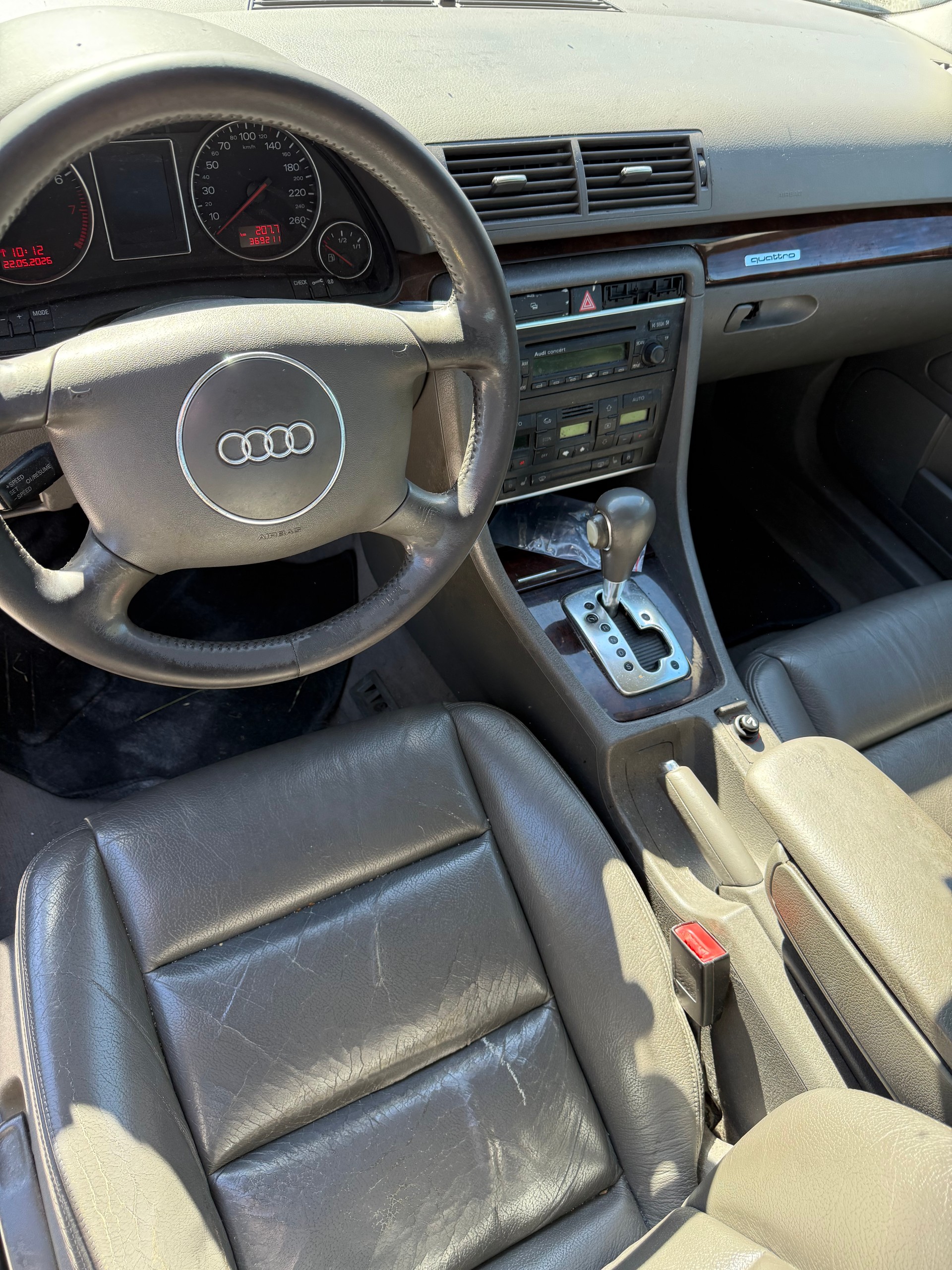 AUDI A4 3.0 V6 quattro-image-5