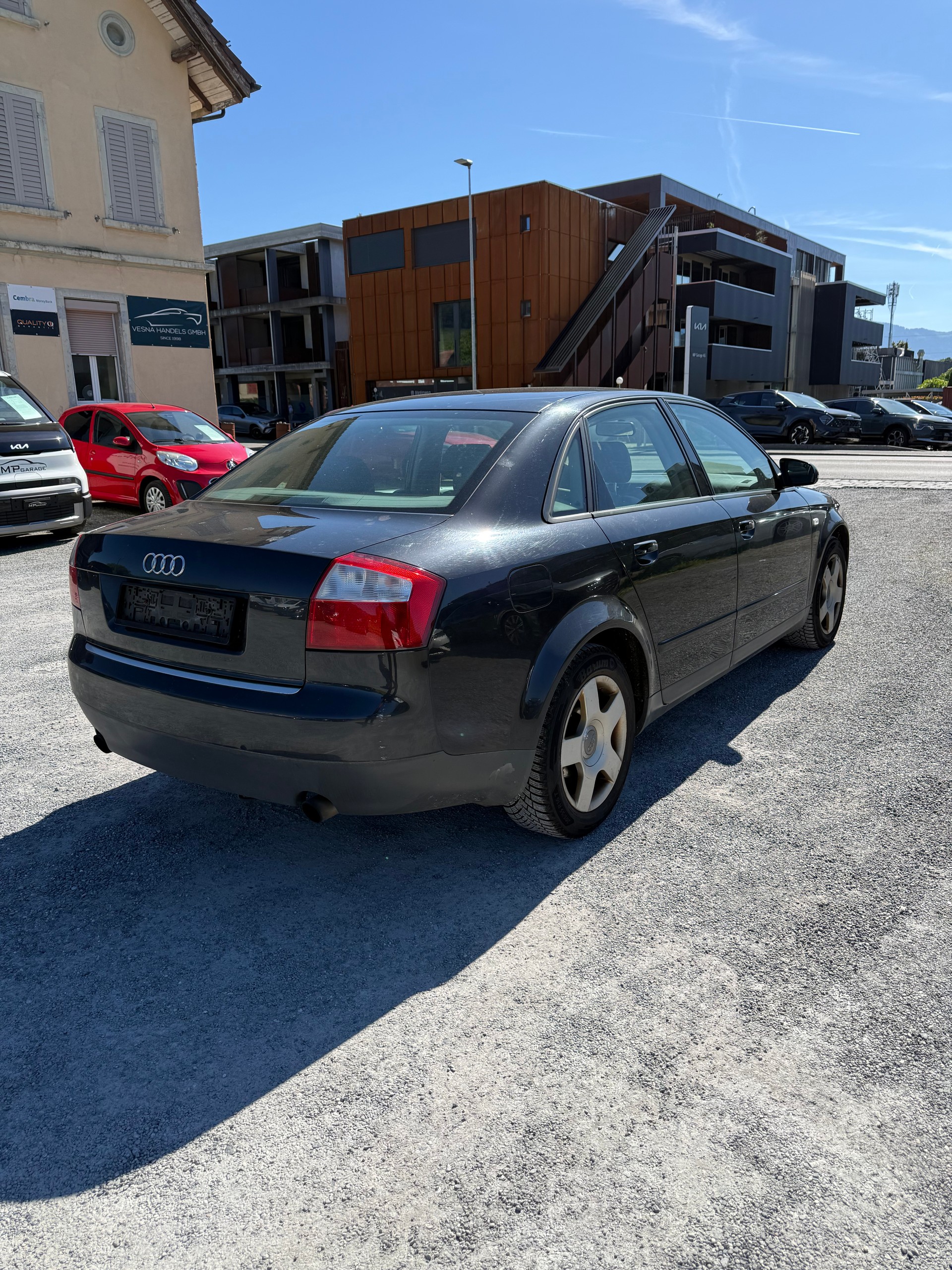 AUDI A4 3.0 V6 quattro-image-2