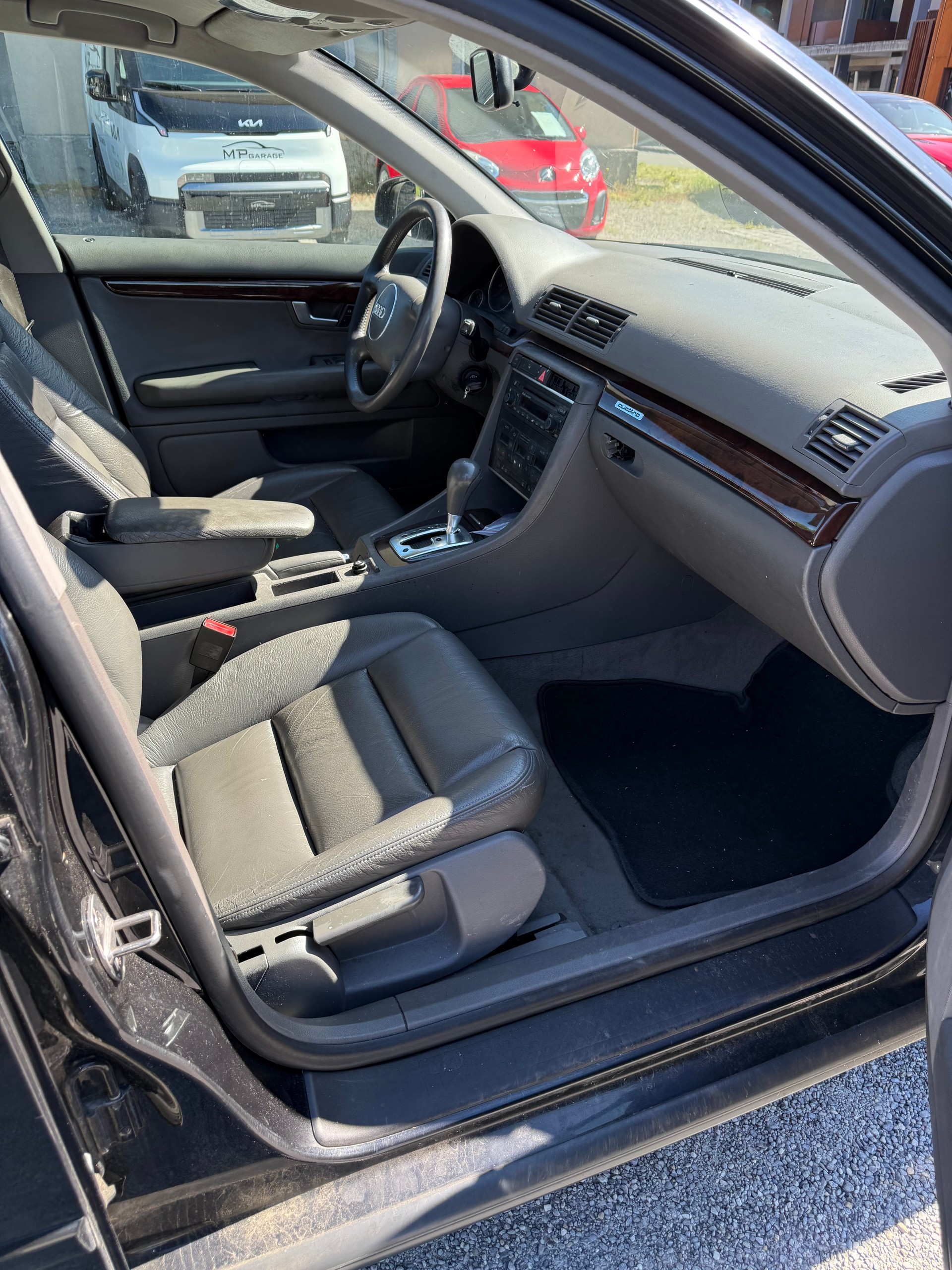 AUDI A4 3.0 V6 quattro-image-8