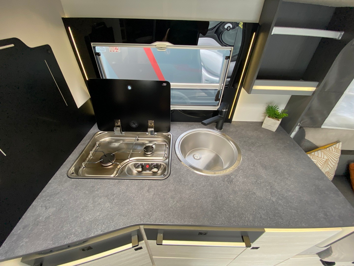 CHALLENGER Graphite 260 Premium, Ford Transit 2.0TDCi 170PS Automat-image-8